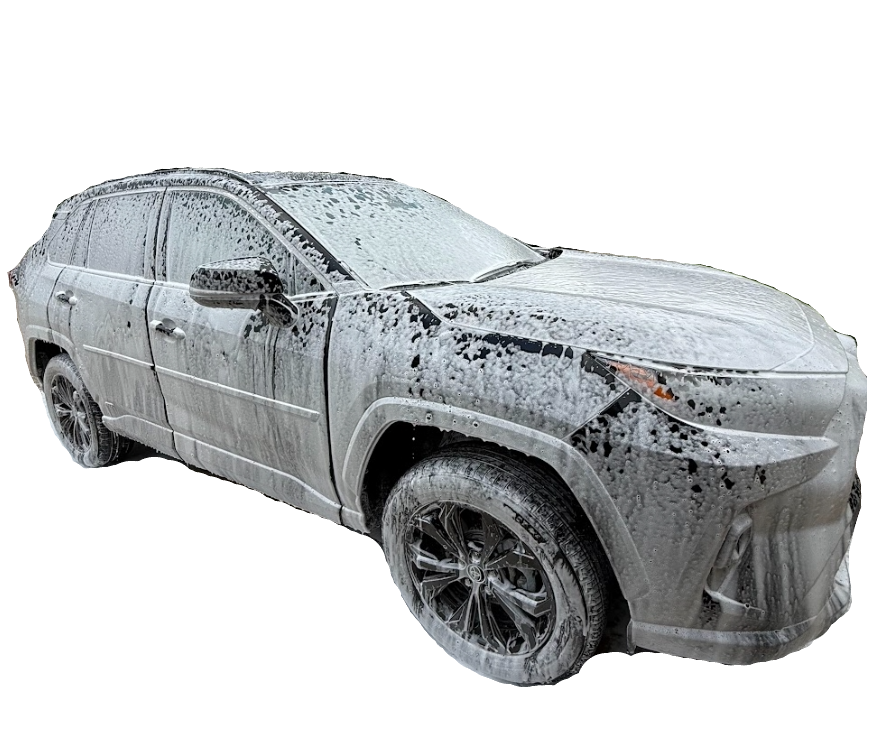 Oranssi carpenter using bench saw