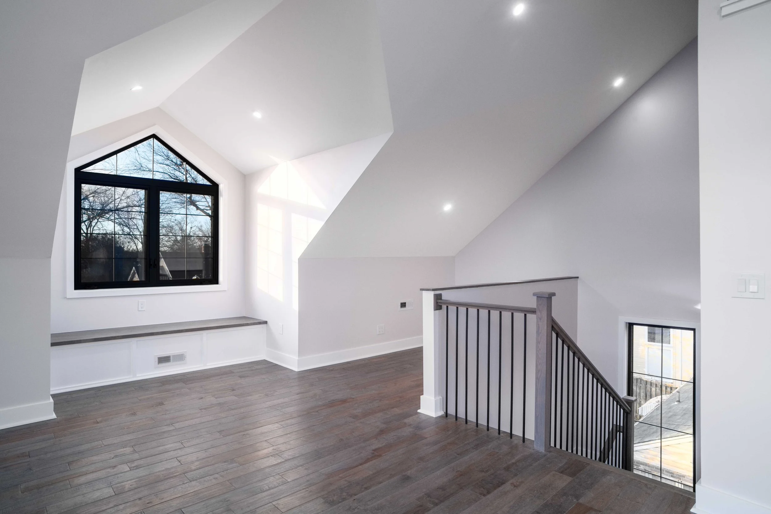 03B 3RD FL RM 1e.jpg
