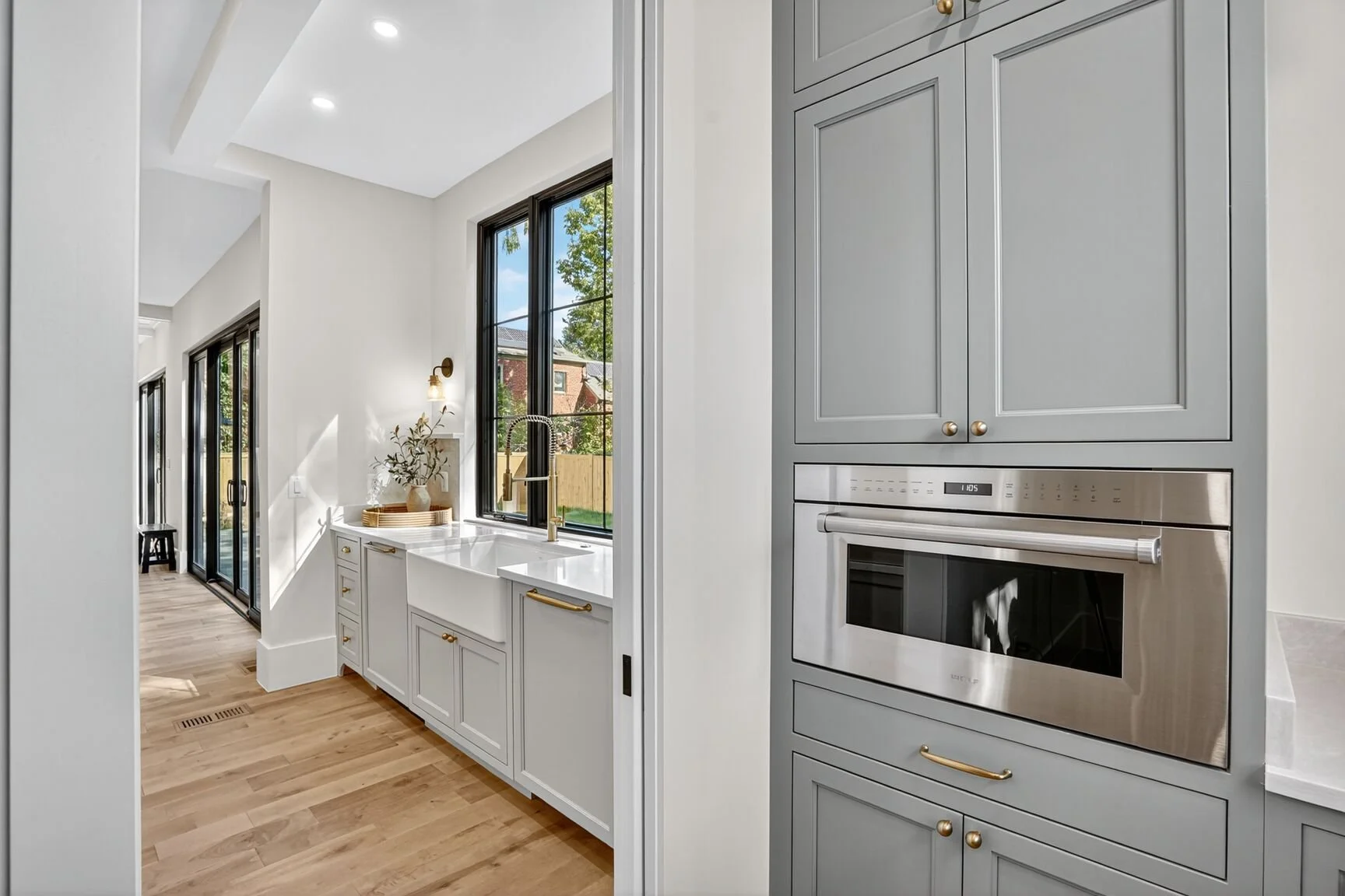 Kitchen Sink microwave