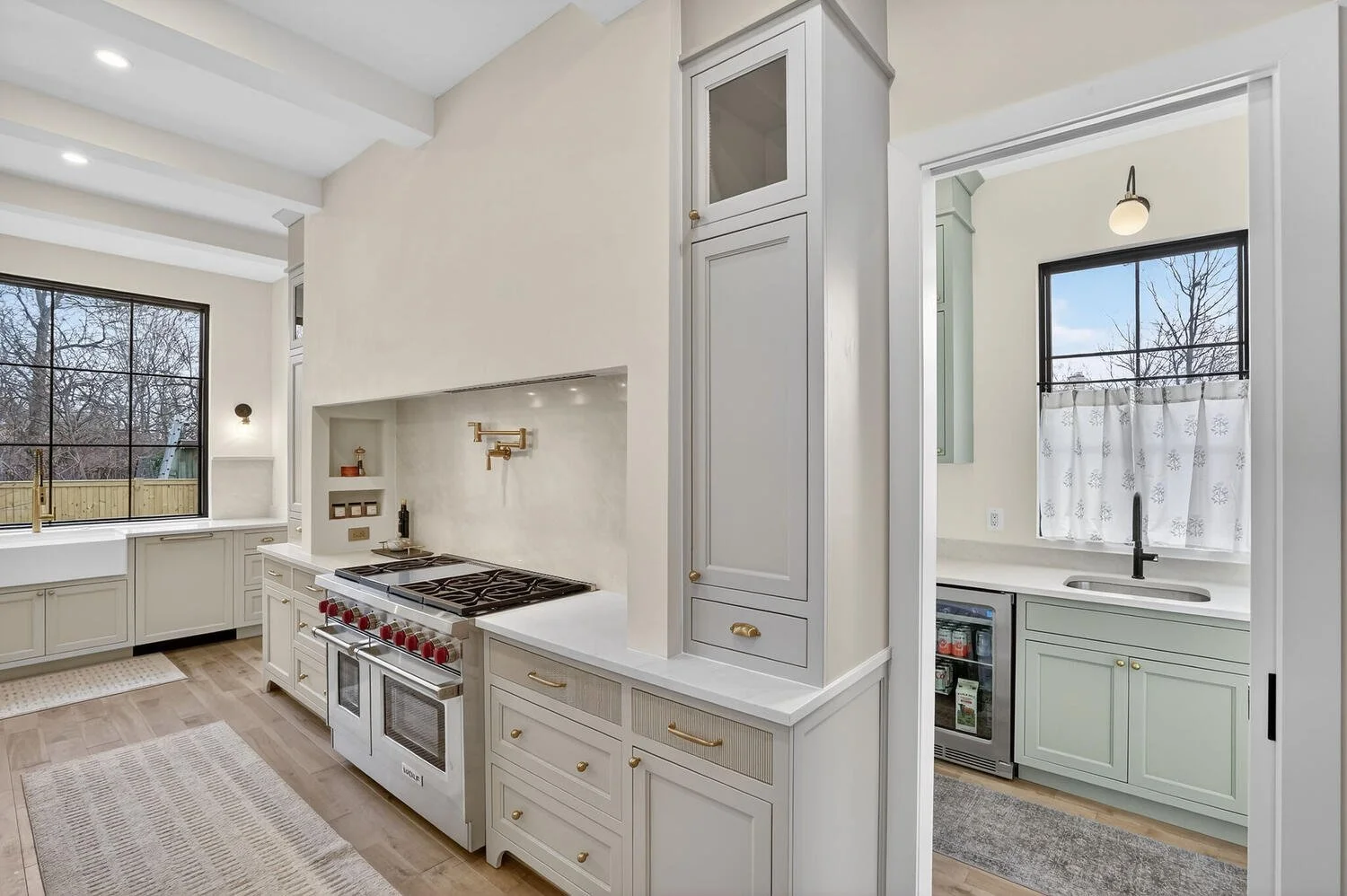 Kitchen range, butlers pantry