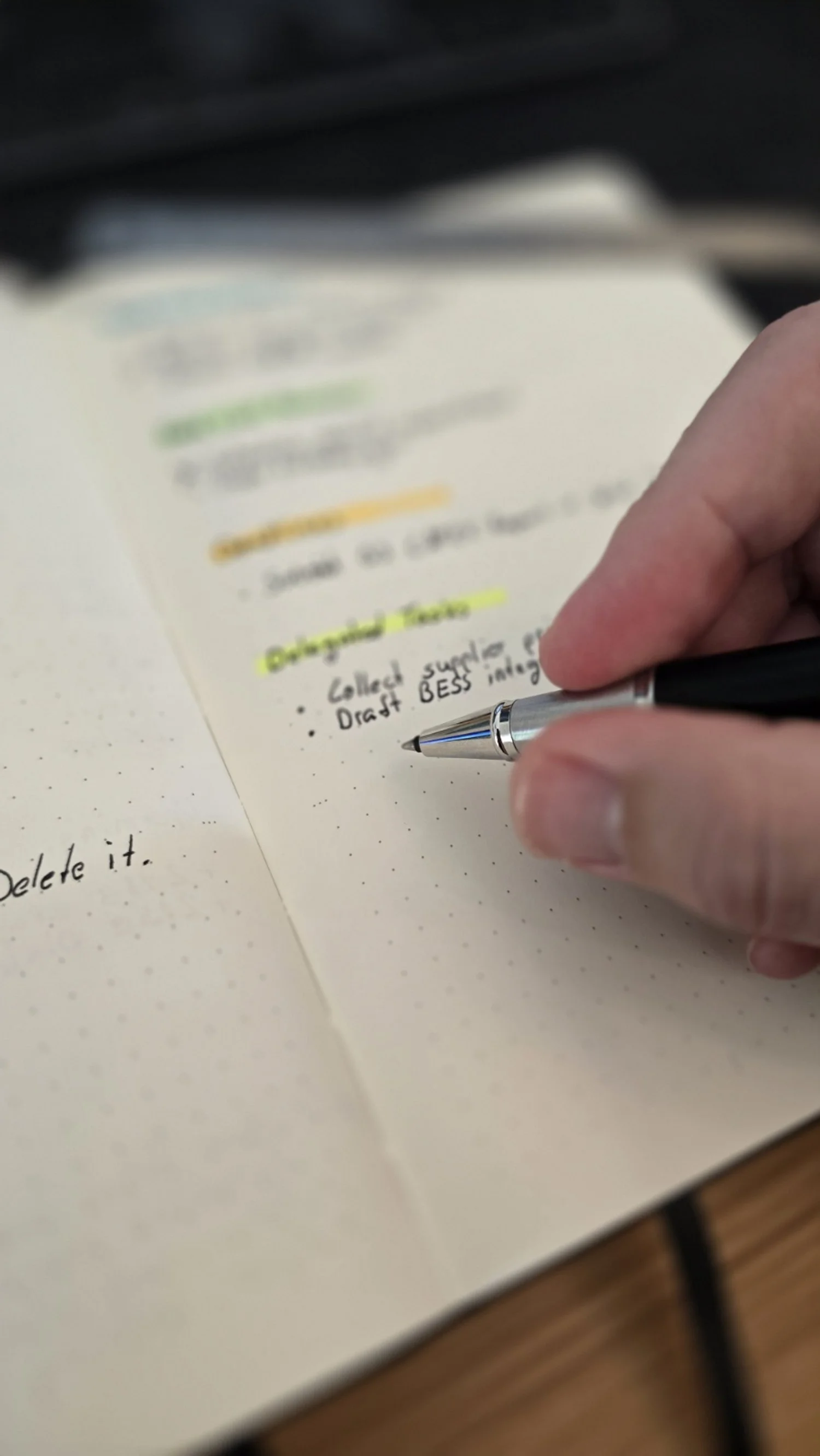 Close-up of handwritten project notes – planning and leadership documentation by Andreas Bach.