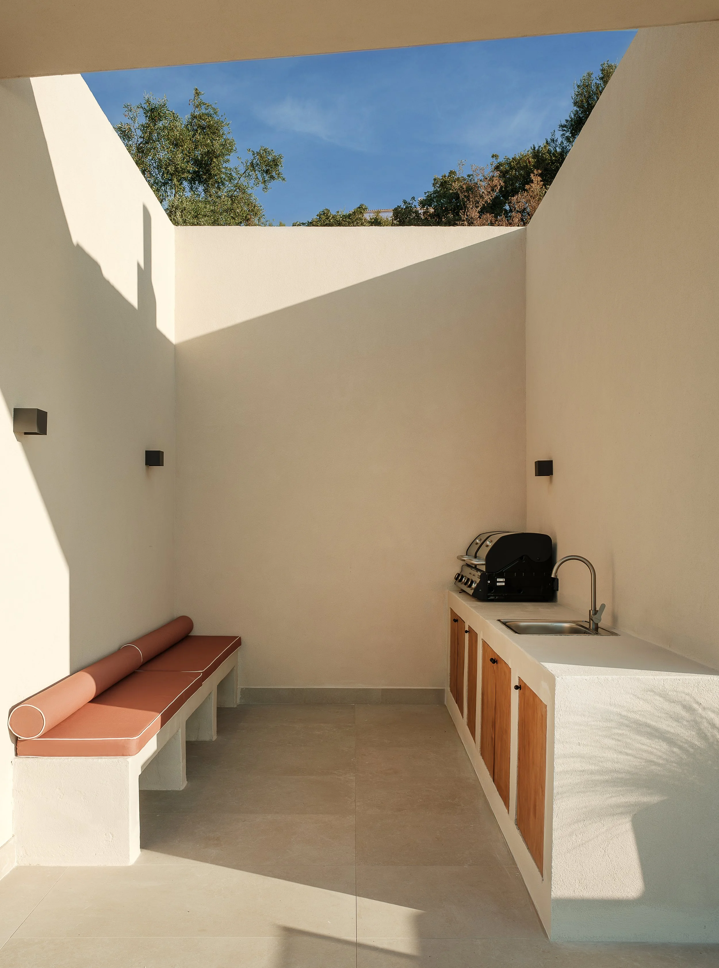 Villa Nous Corfu outdoor kitchen.jpg