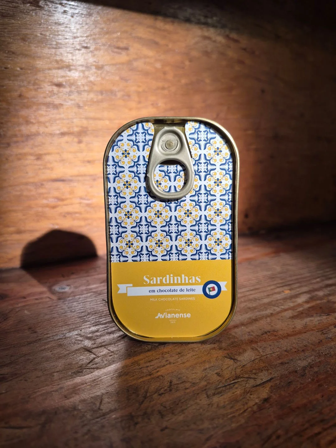 Avianense / Lata Sardinhas Chocolate Leite - Azulejo Amarelo - 40g