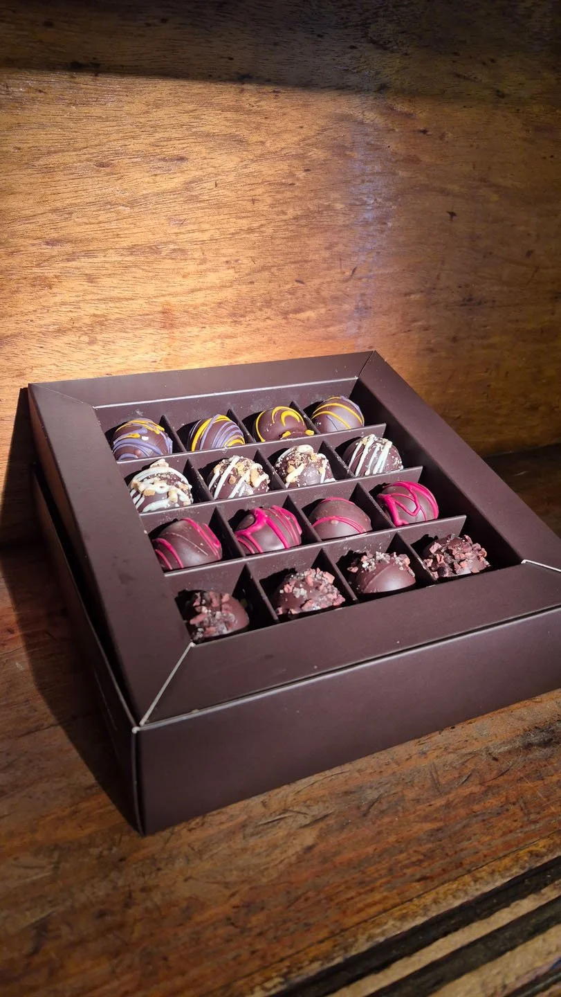 UAU / Caixa 16 Trufas de Chocolate - Madeira - Tony Fernandes