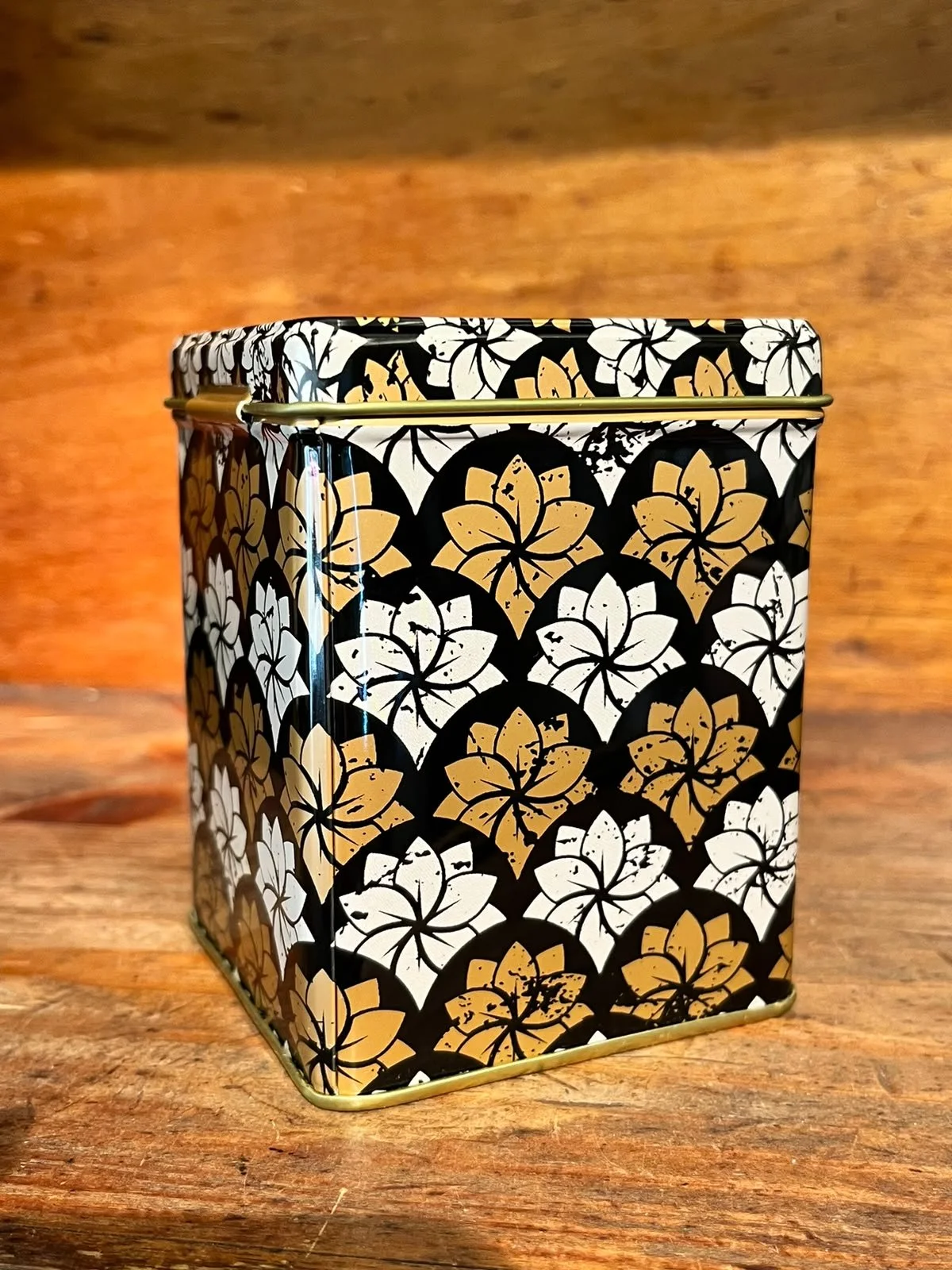 Chico tins / Tin 100g square tin Lotus - 75x75x95mm