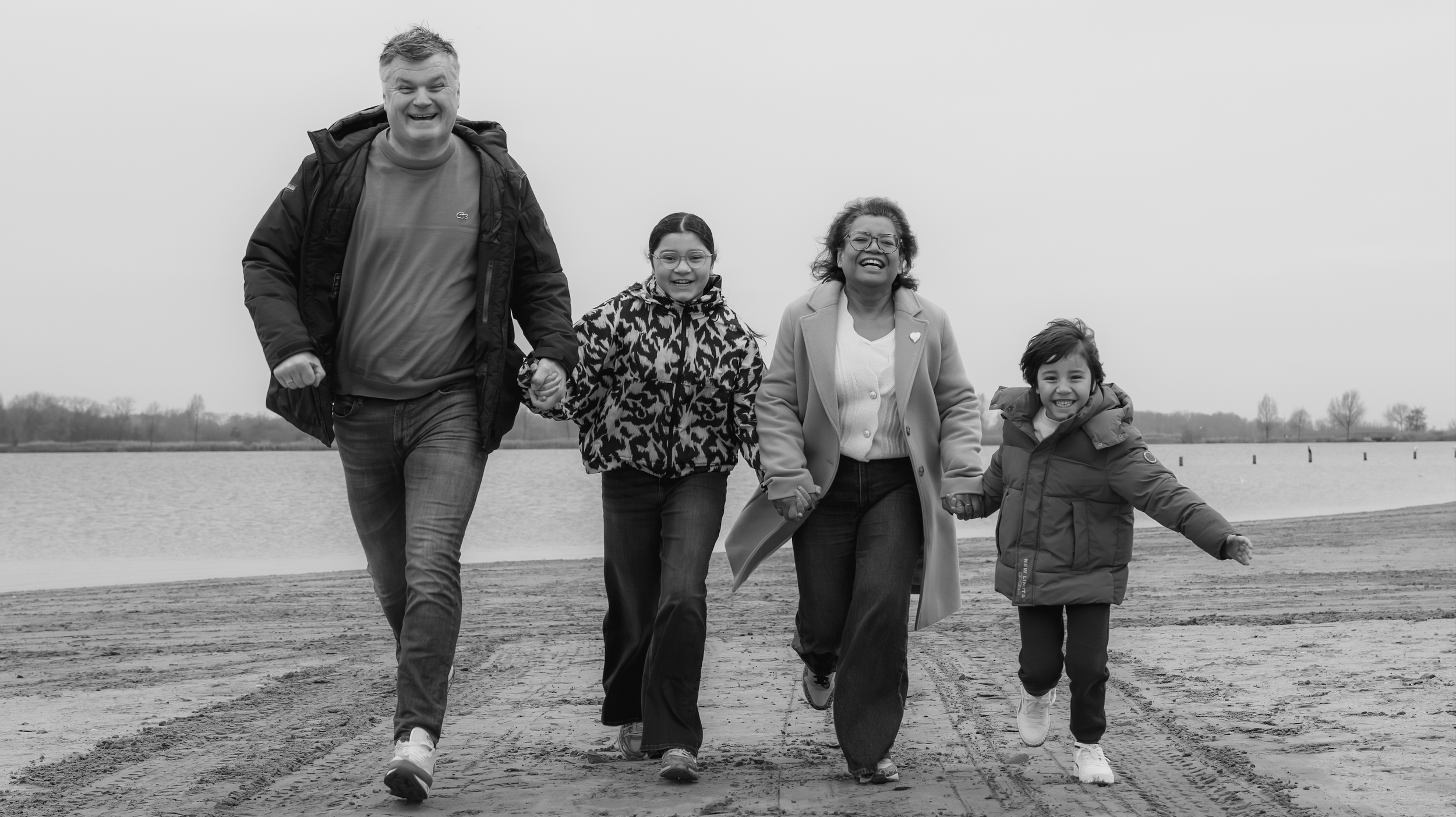 Family photoshoot with mom and dad and son and daughter in holland