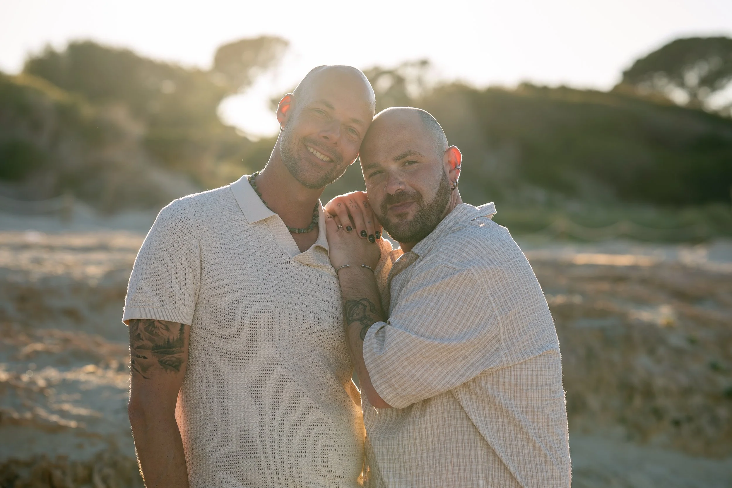 gay-couple-mallorca-beach-hugging-01.jpg