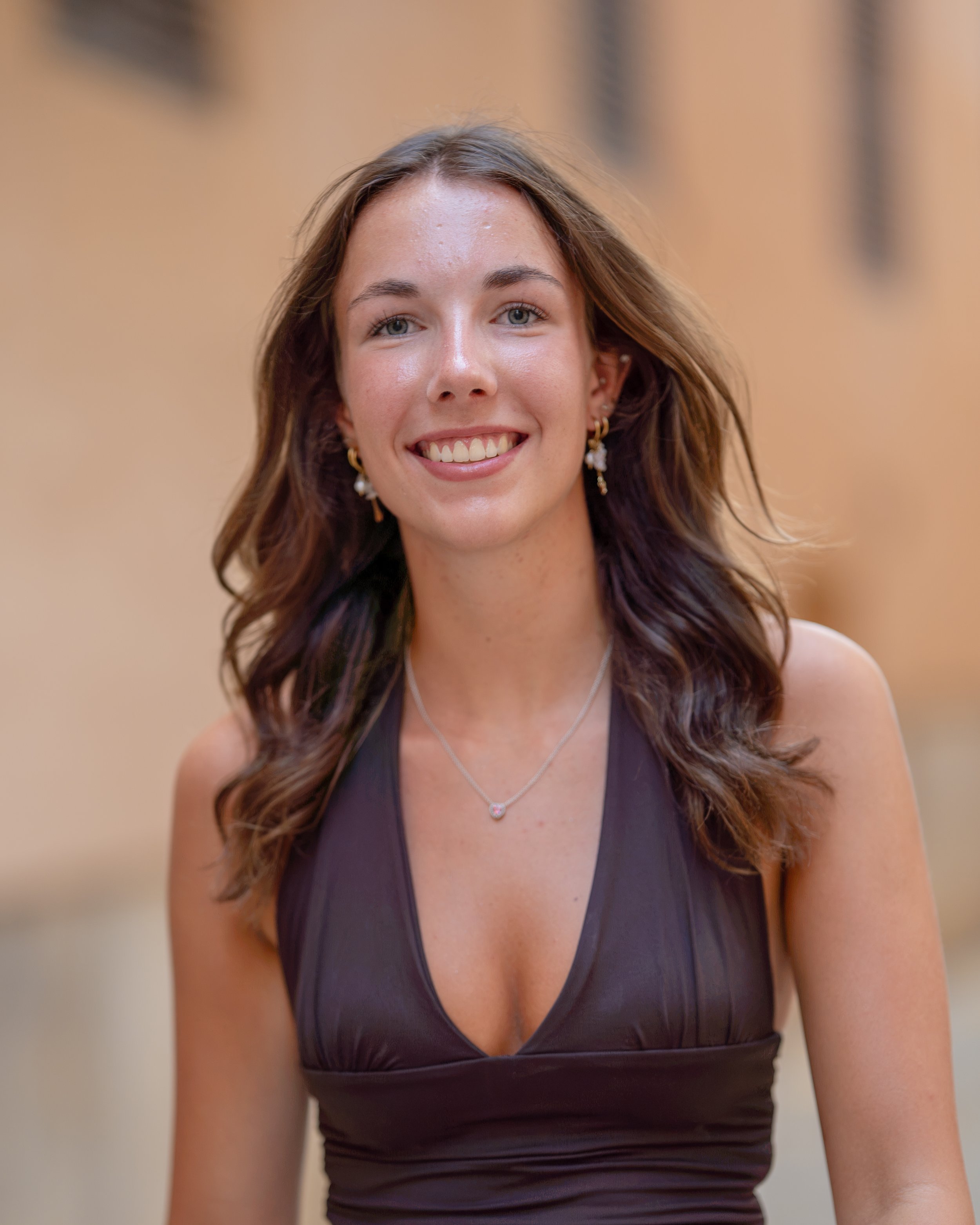 Joyful female portrait in Mallorca, featuring a smiling woman looking directly into the camera during a natural lifestyle portrait photoshoot