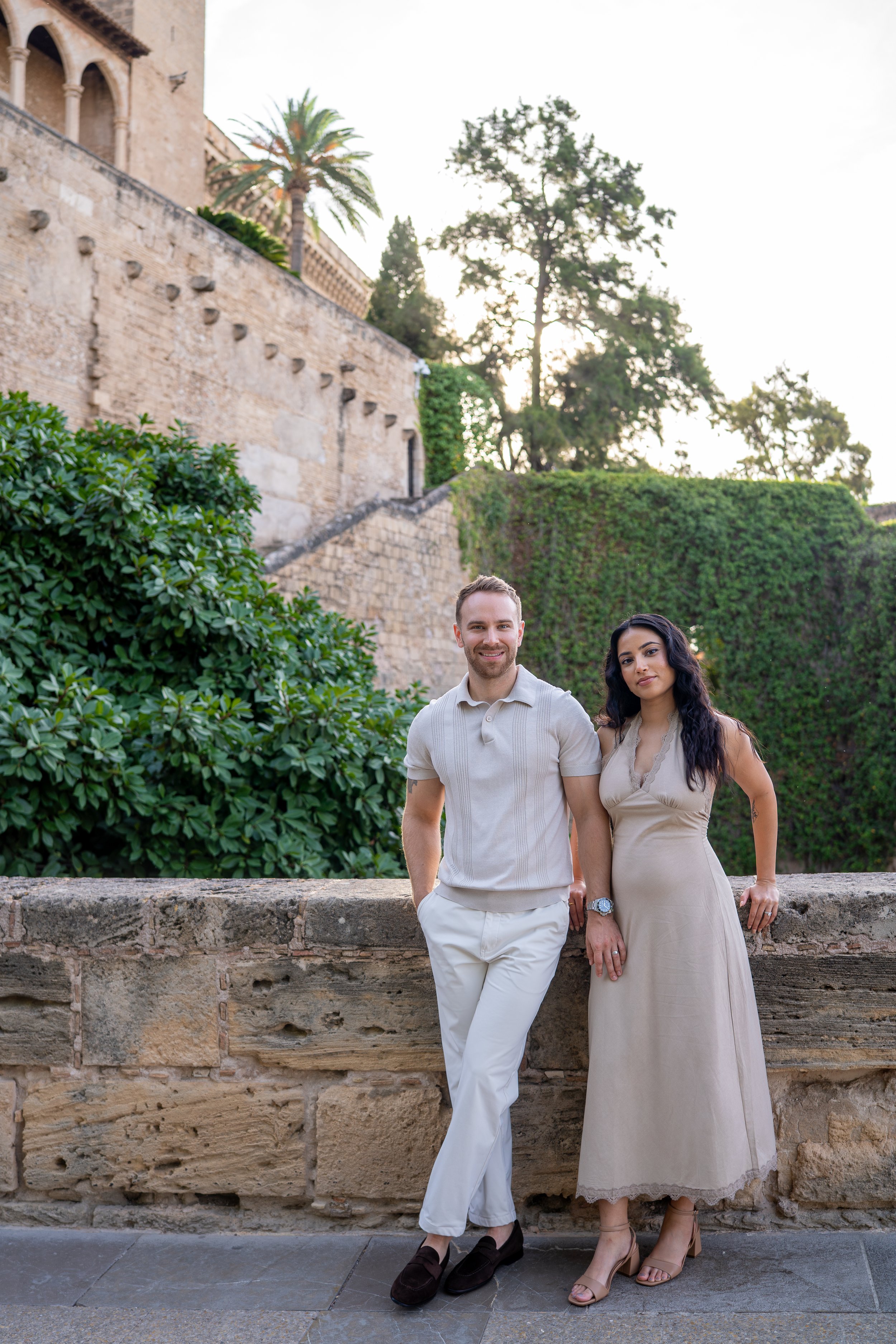 Fotoshoot van een koppel in Palma de Mallorca bij de kathedraal La Seu.