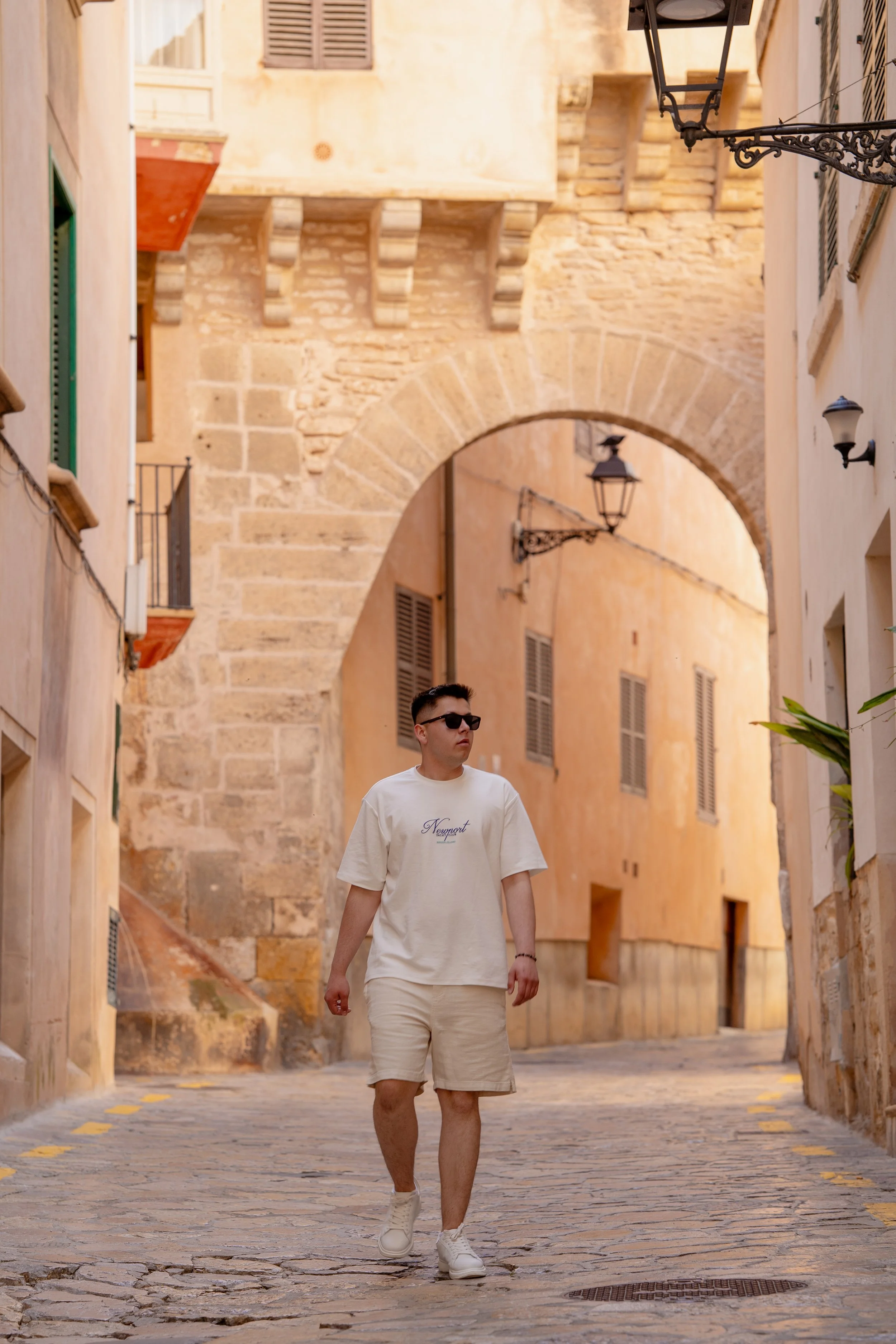 individual-photoshoot-mallorca-old-town-palma-walking-01.jpg