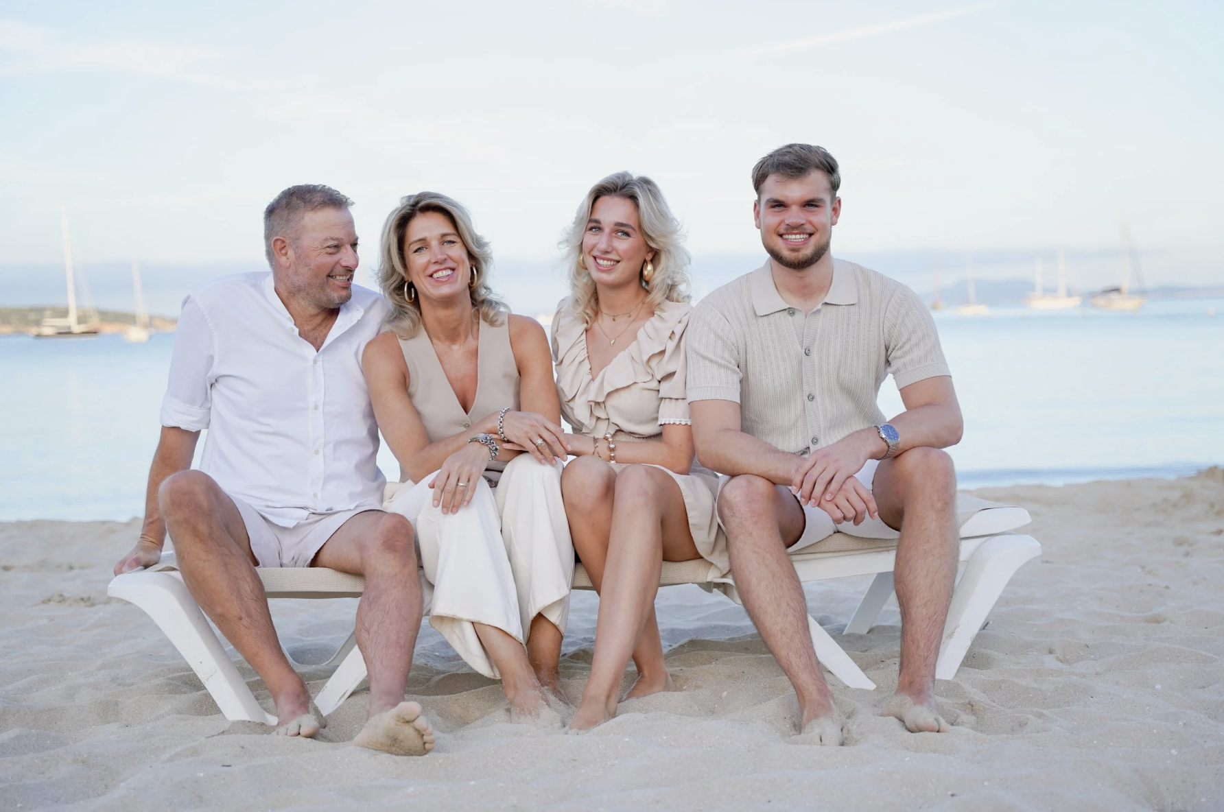family-photoshoot-mallorca-beach-06.png