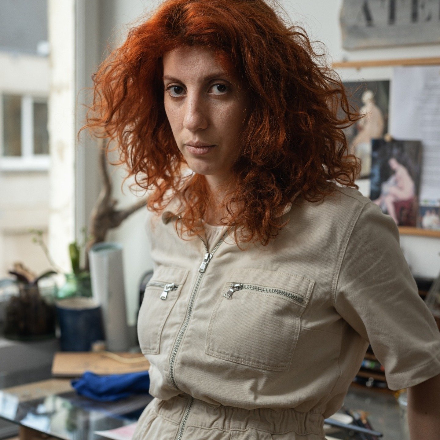 Bonjour, je m&rsquo;appelle Gabriela et j&rsquo;adore peindre&hellip; mais aussi collectionner les combinaisons.

Au d&eacute;but, je portais des v&ecirc;tements de travail classiques, pantalons, t-shirts qui ne craignaient pas les taches, et mes fid