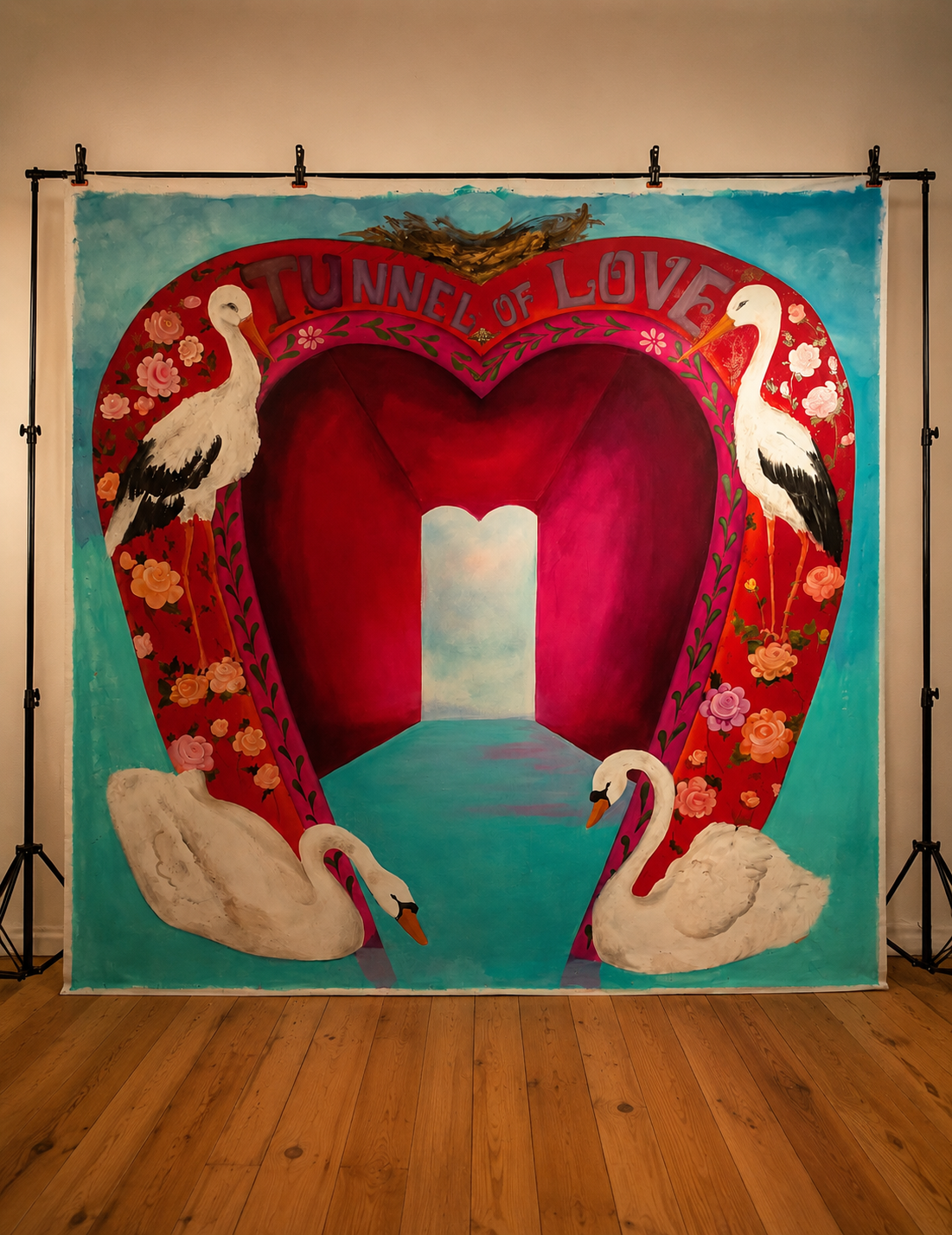 Décor mural artistique peint à la main pour fleuristerie, mariage, vitrine de boutique et événements romantiques. Backdrop photo immersif avec fleurs, ambiance vintage et scénographie haut de gamme idéale pour la Saint-Valentin et les shootings photo