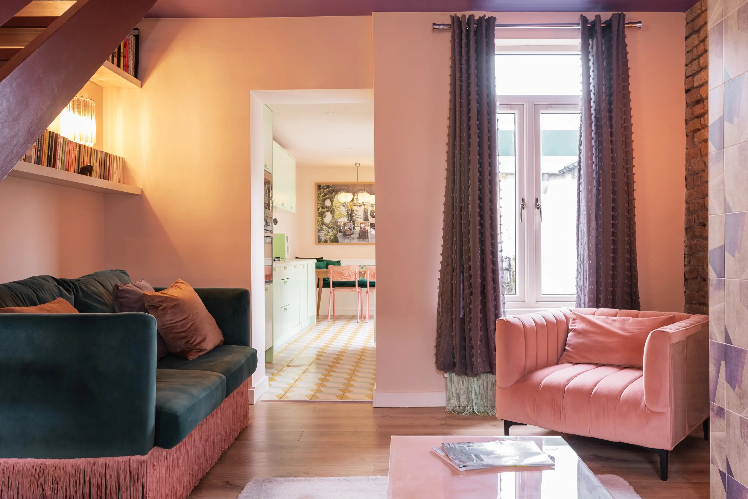 \10 Marine Drive+East Wall