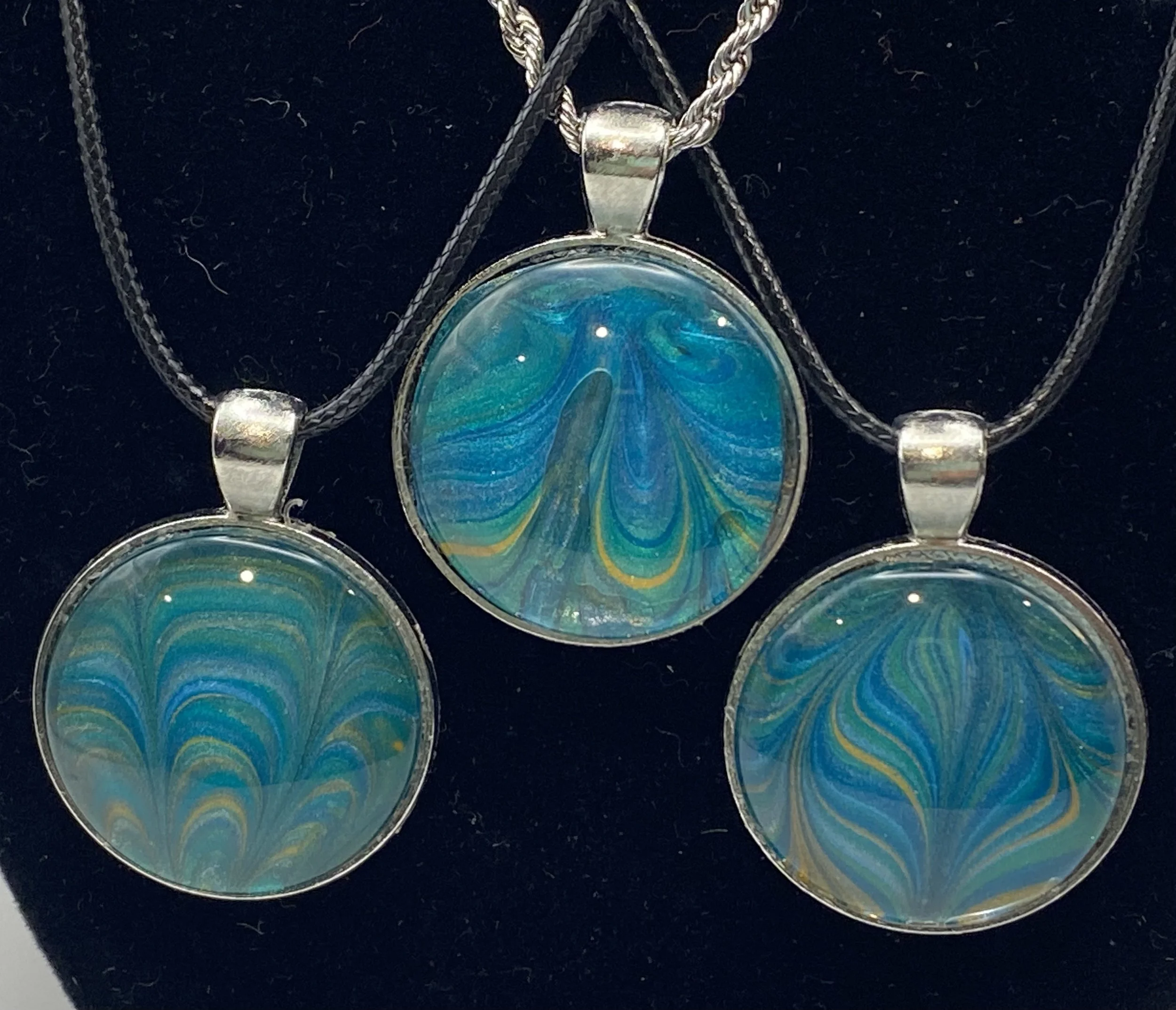 Round pendant necklace