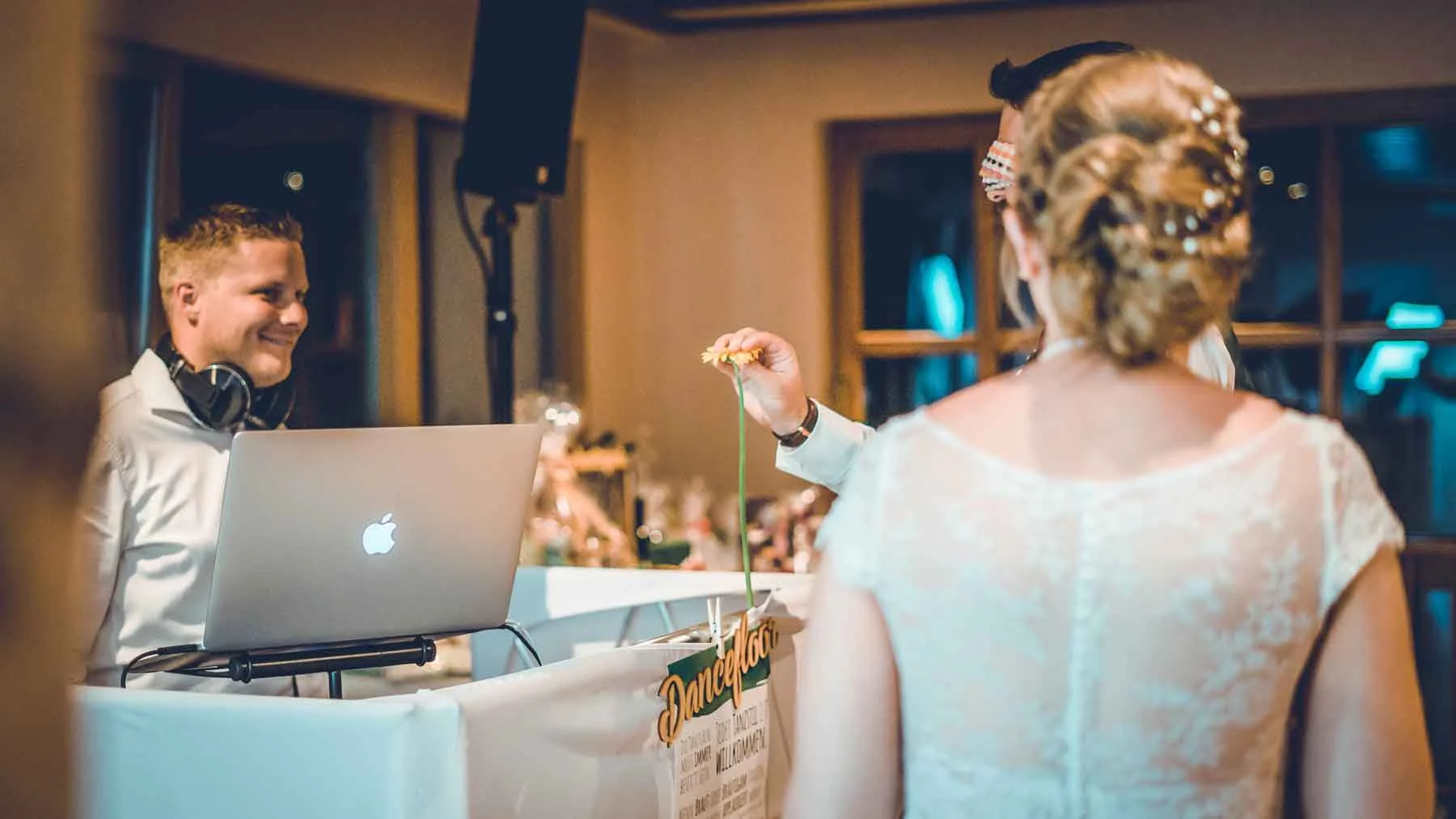 DJ testen – so findest du den richtigen Hochzeits-DJ