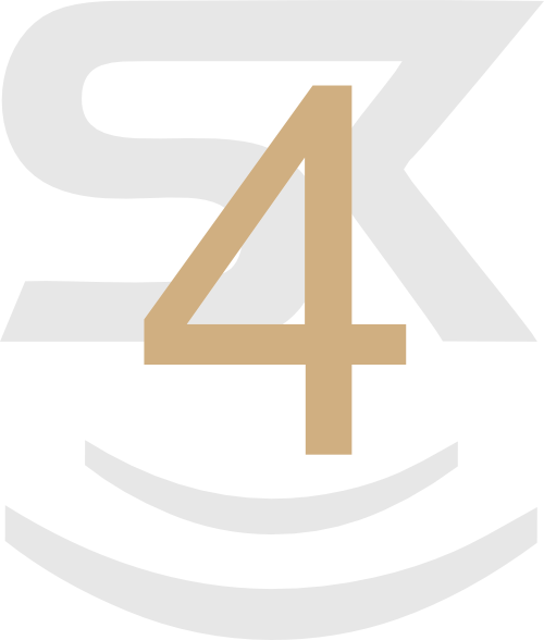 Logo mit der Zahl 4 in Gold, umgeben von schwarzen Buchstaben und grauen Wellenlinien
