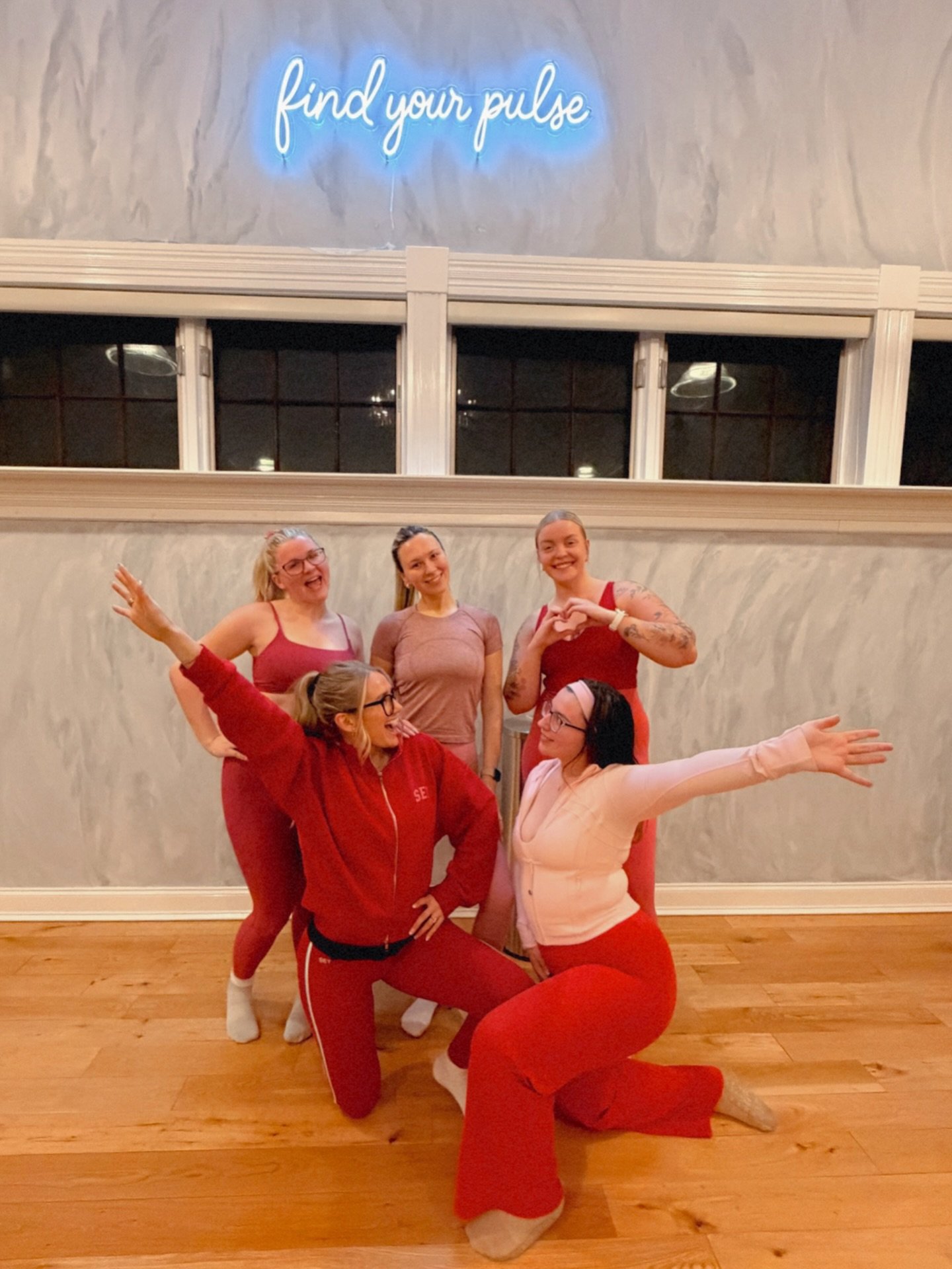 Galentines at Pulse 🧡⚡️
Nothing says friendship like shaking through a workout 💪

With our girls 
@rosenco.permanentjewelry 
@caylanoellehealth 
@alexandria.finelinetattoo 
@poppyesthetics_ 
@bearsbatch