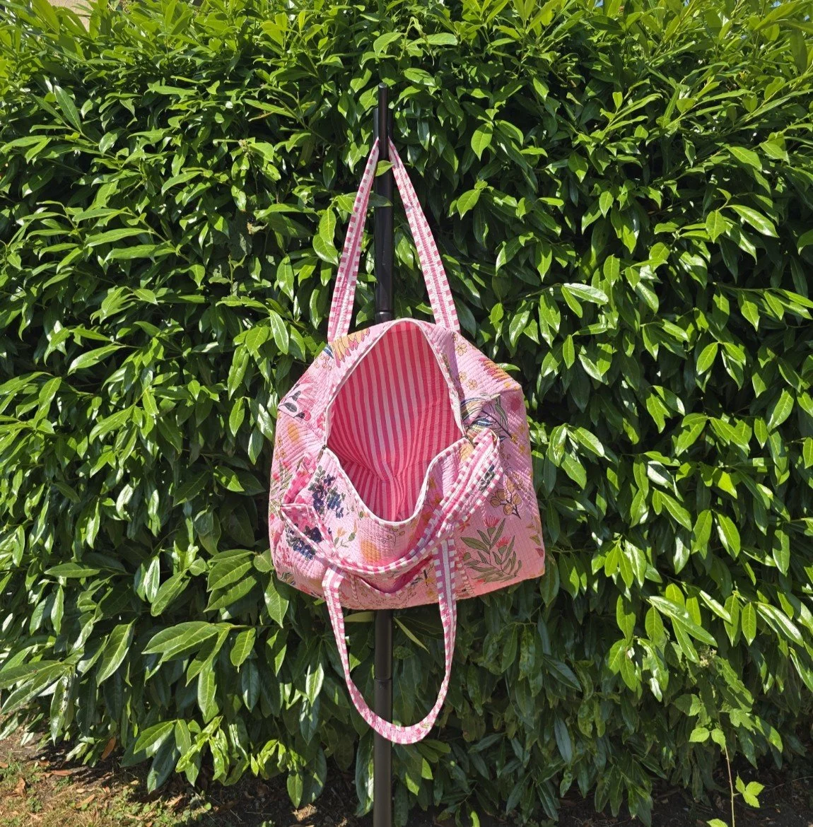 SEED XL Duffel on pink pok.jpg