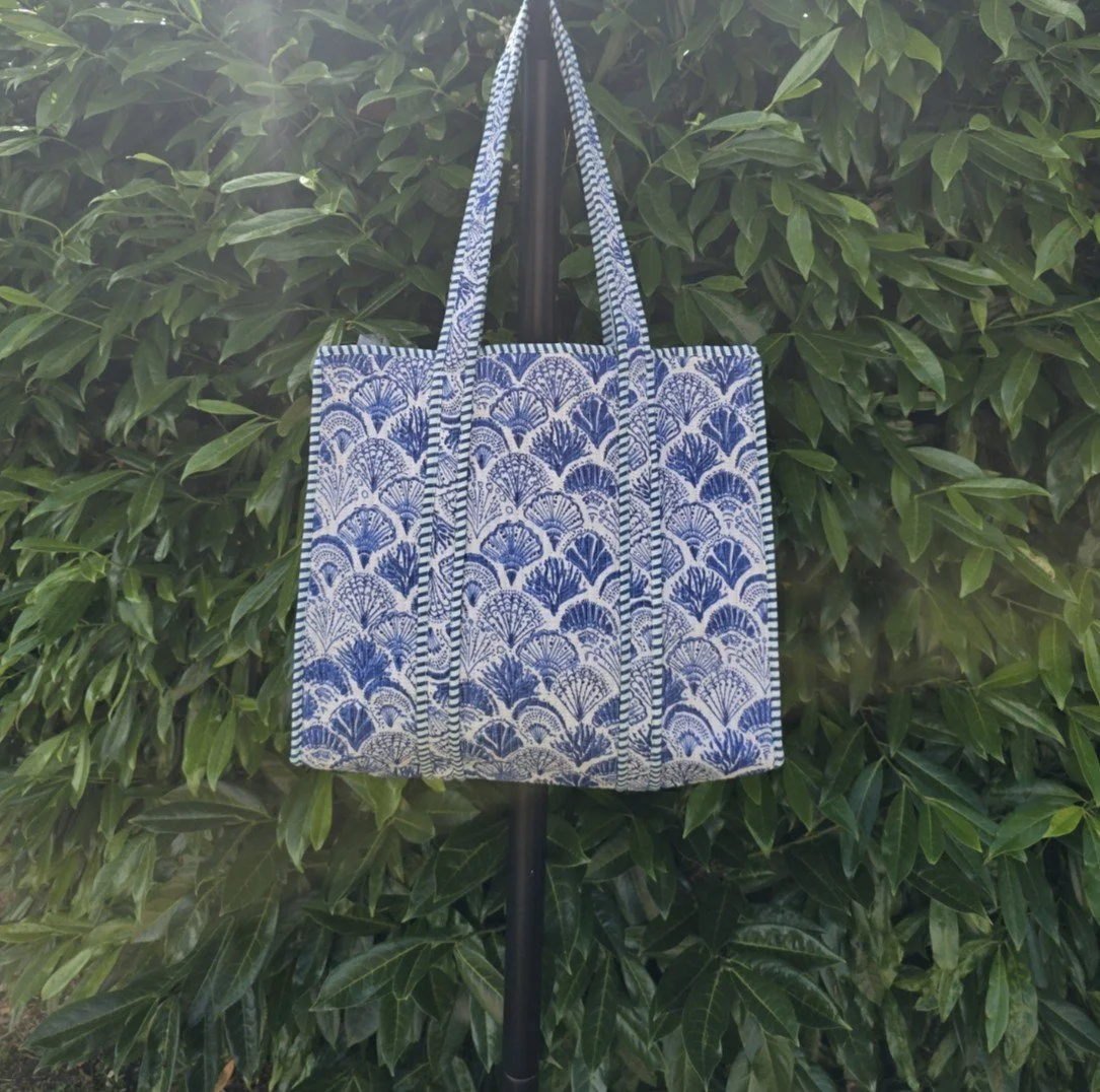 SHELLY blue on white .jpg