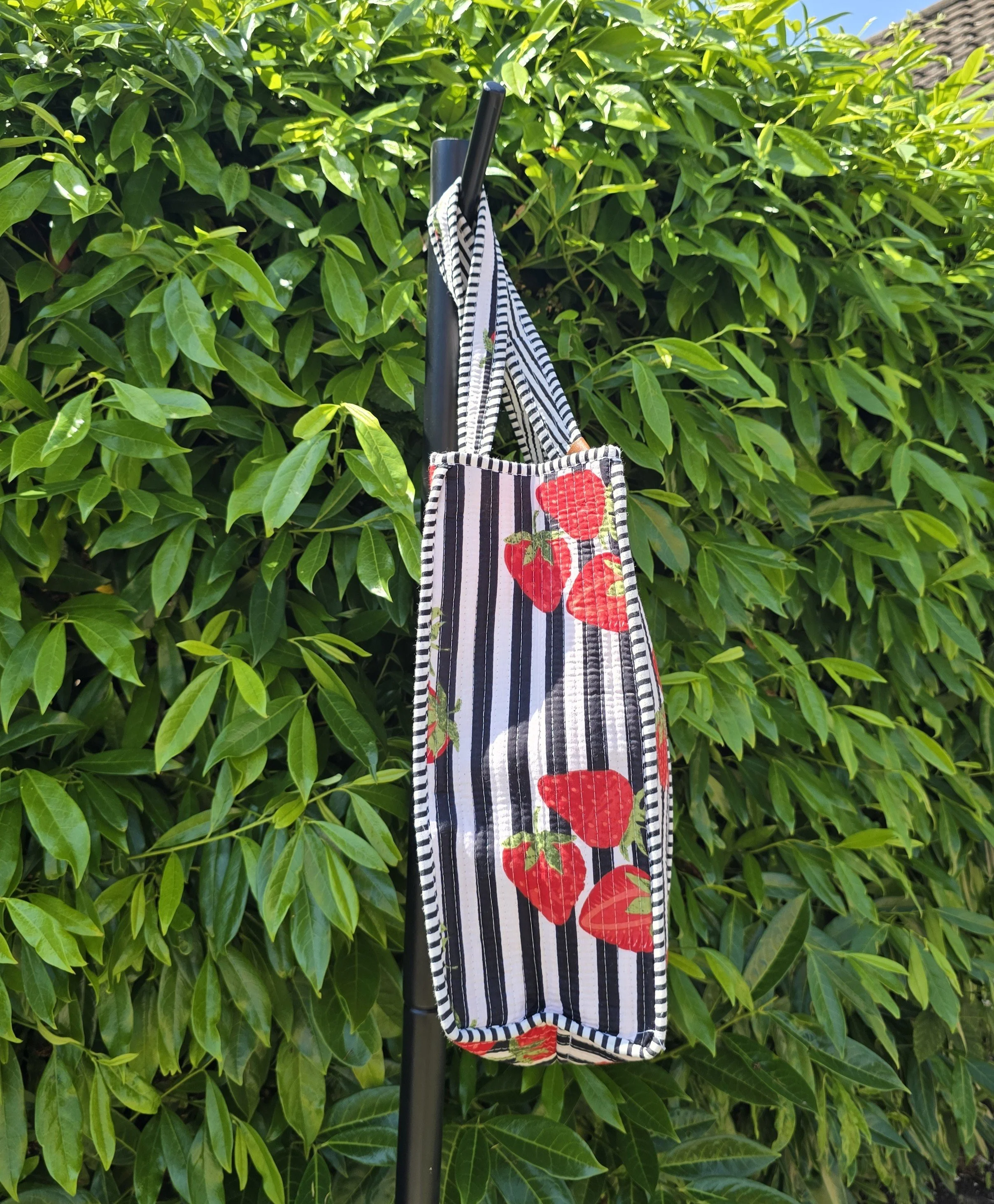 black strawb side.jpg