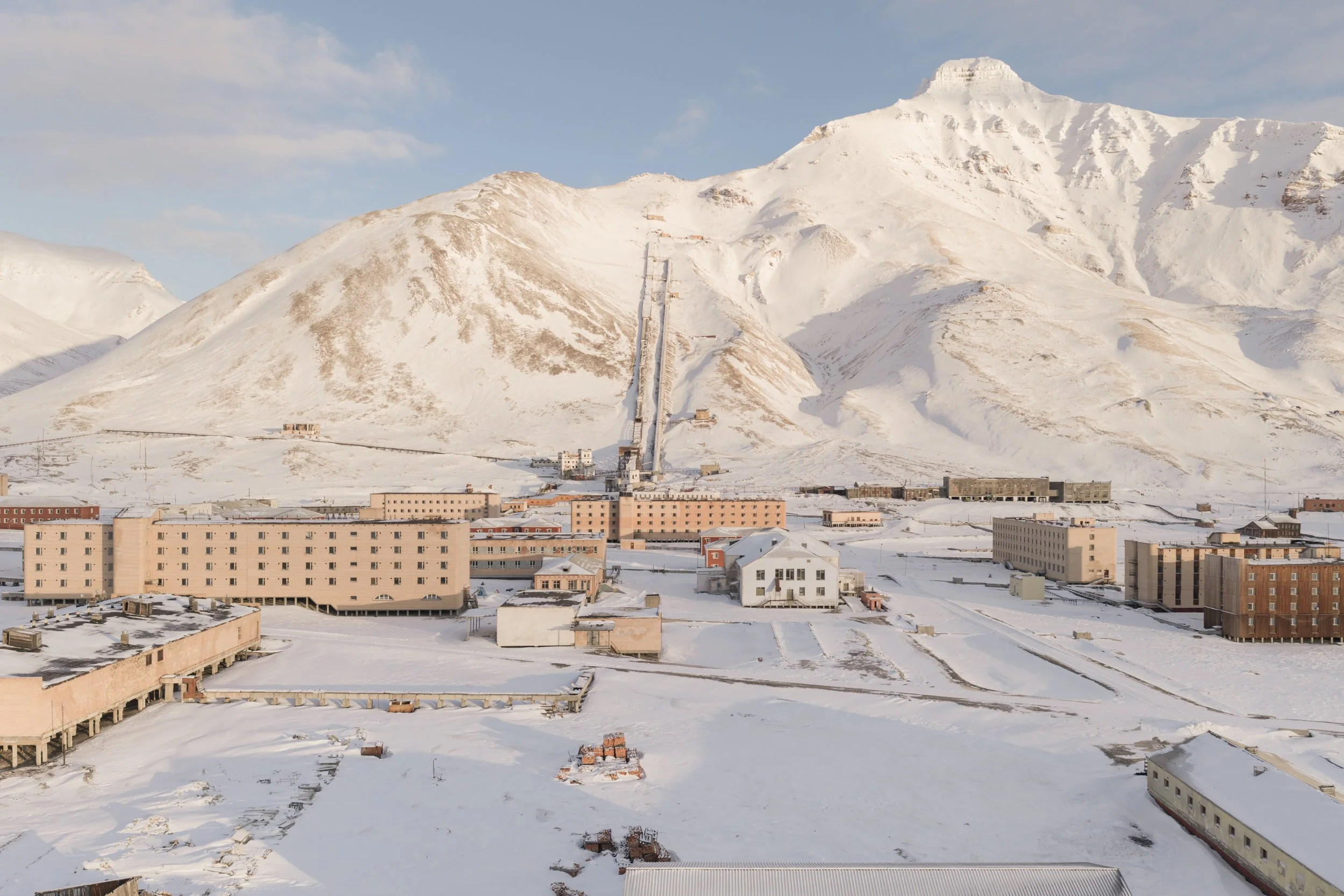 Under the Pyramid, Pyramiden