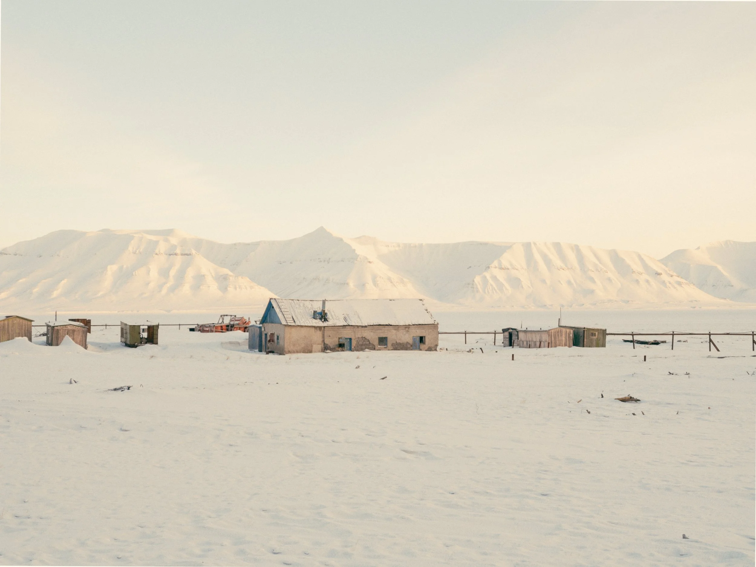 The Farm, Pyramiden