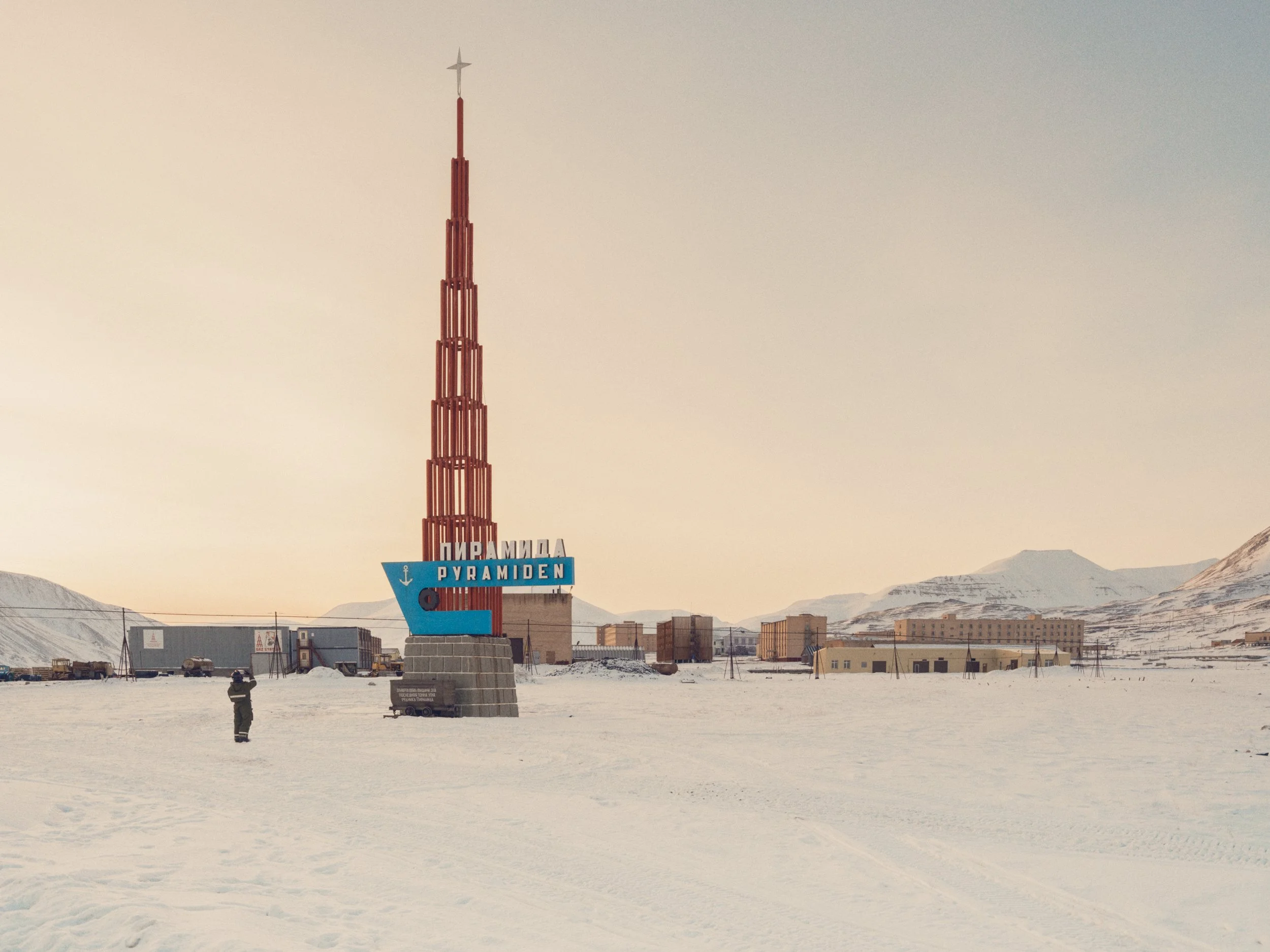 Monument, Pyramiden