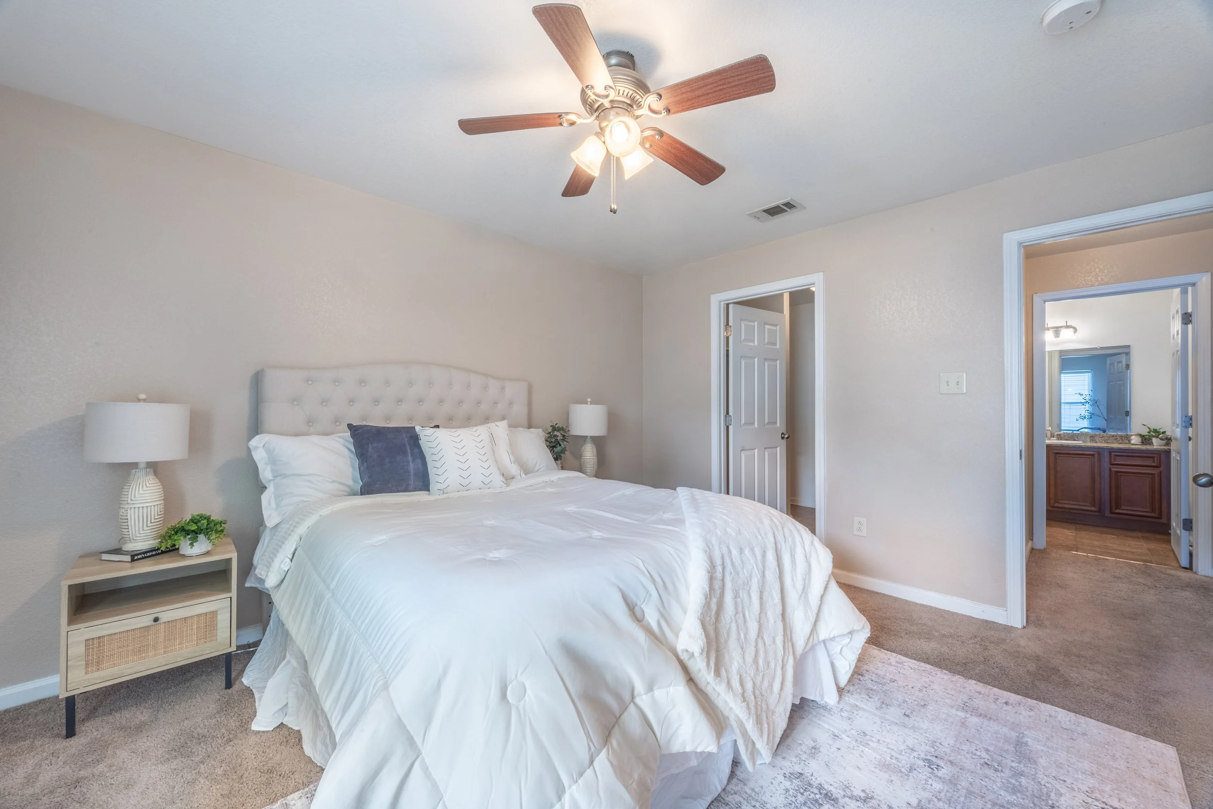 The Lodge Apt.27.jpg