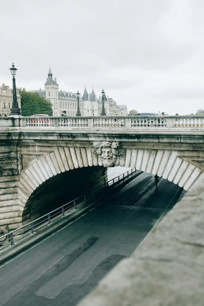 Paris bridge over the river Siene