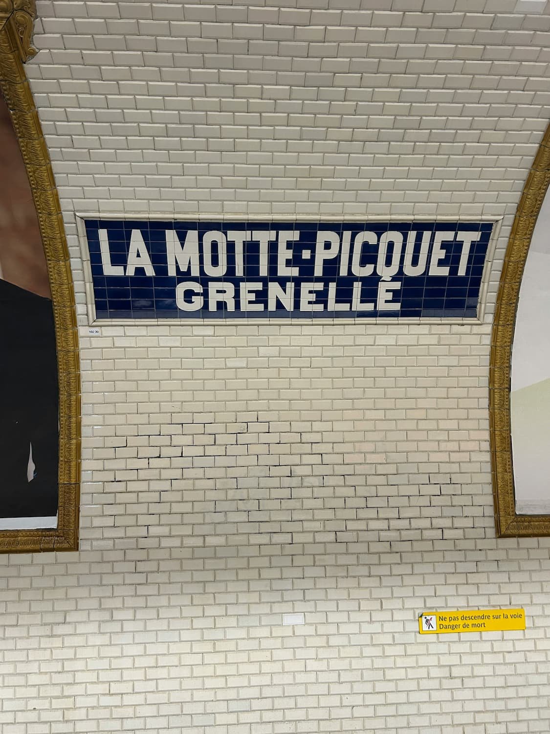 La Motte Piquet metro sign