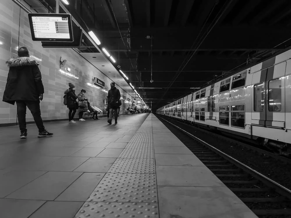 Metro platform