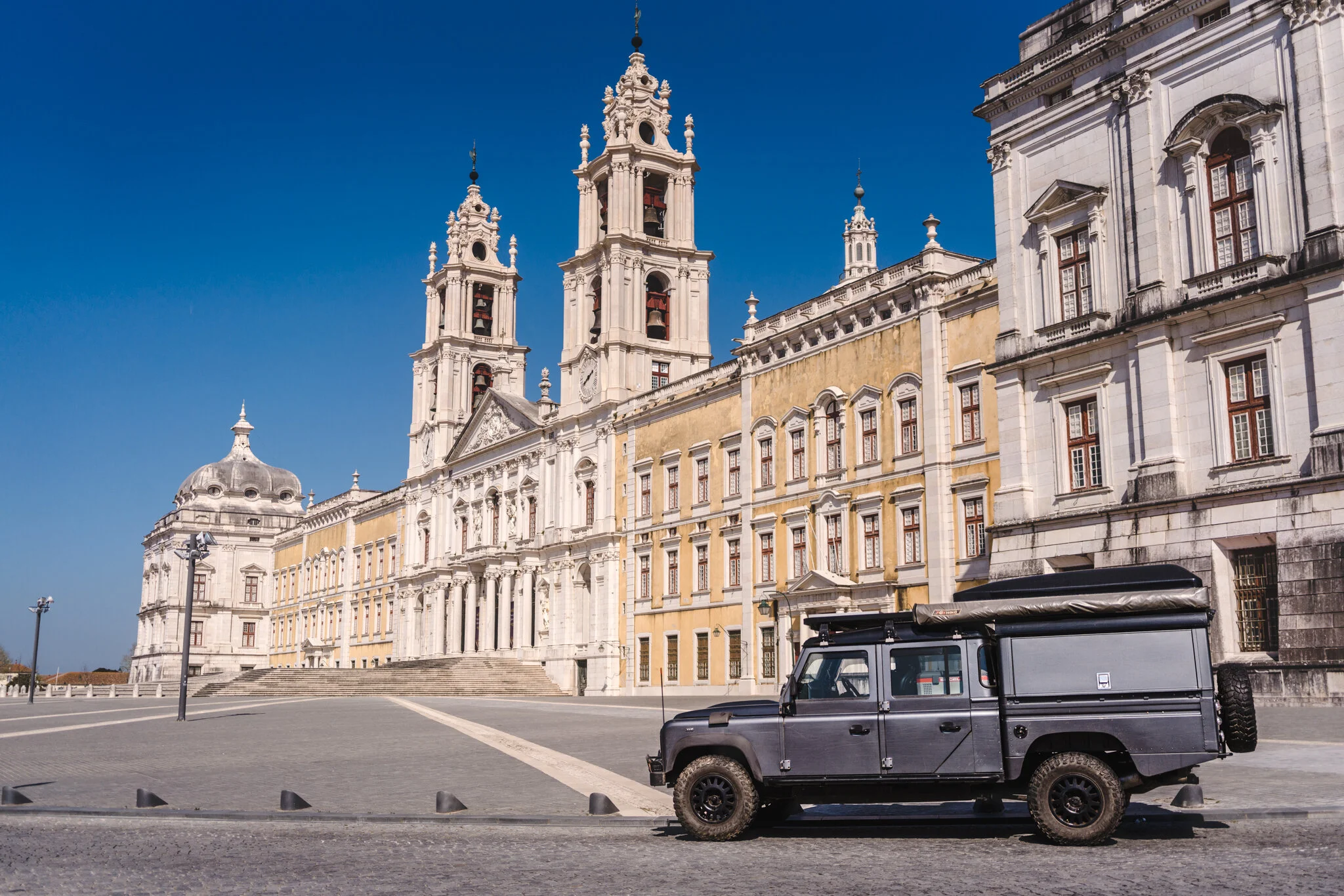 The weird atmosphere didn't deter us from enjoying our new ability to stop and snap pics in the middle of what is usually a traffic-filled busy street, though... Erie but awesome...