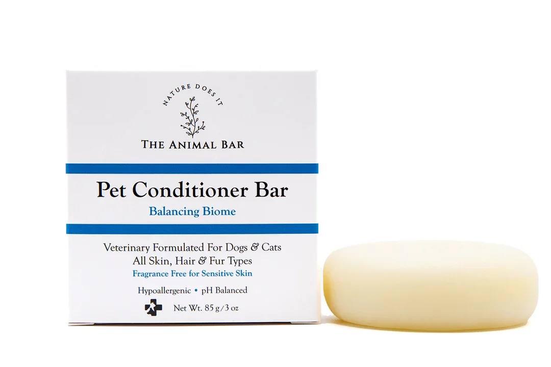 eco-friendly pet conditioner bar for dogs and cats, gentle moisturizing formula for sensitive skin