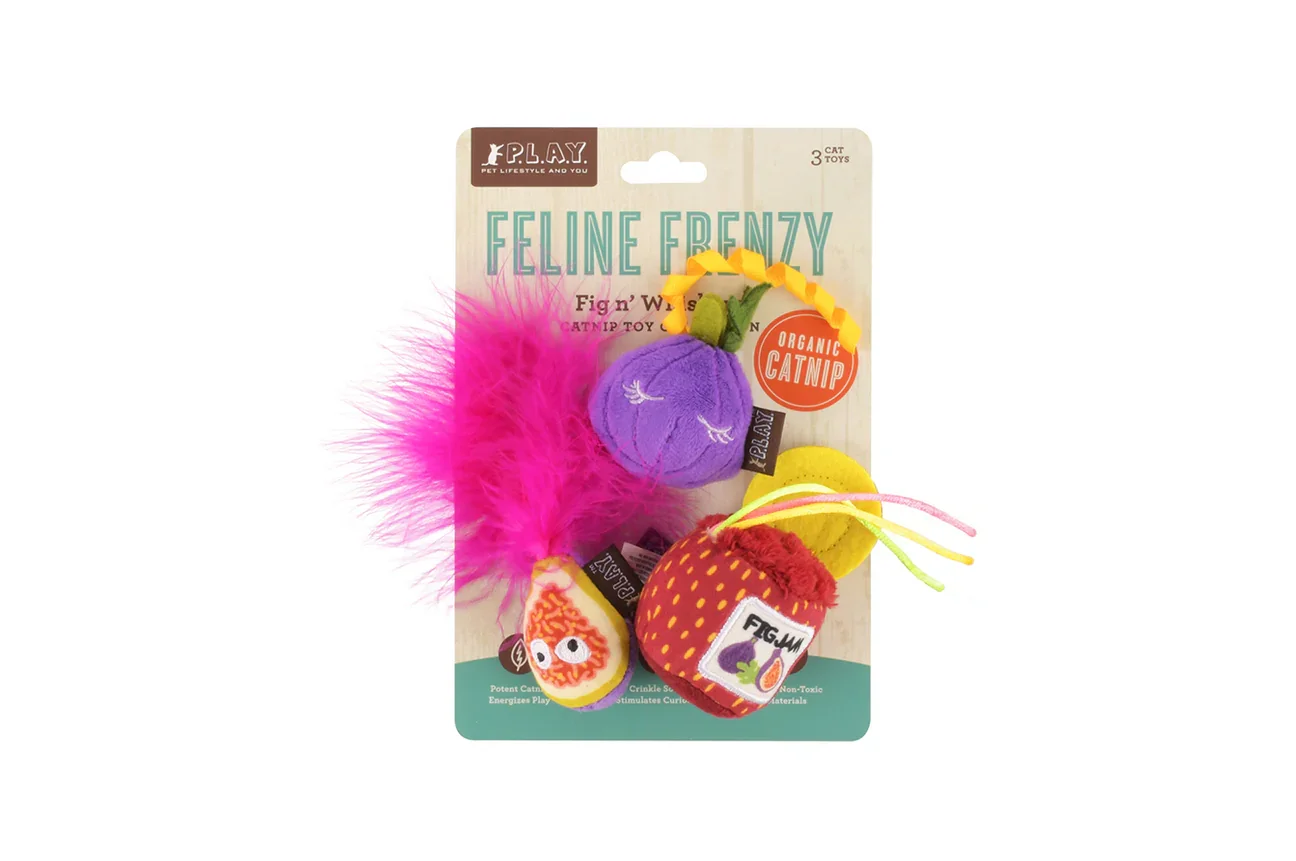 Sustainable cat toy with crinkle texture and recycled filler