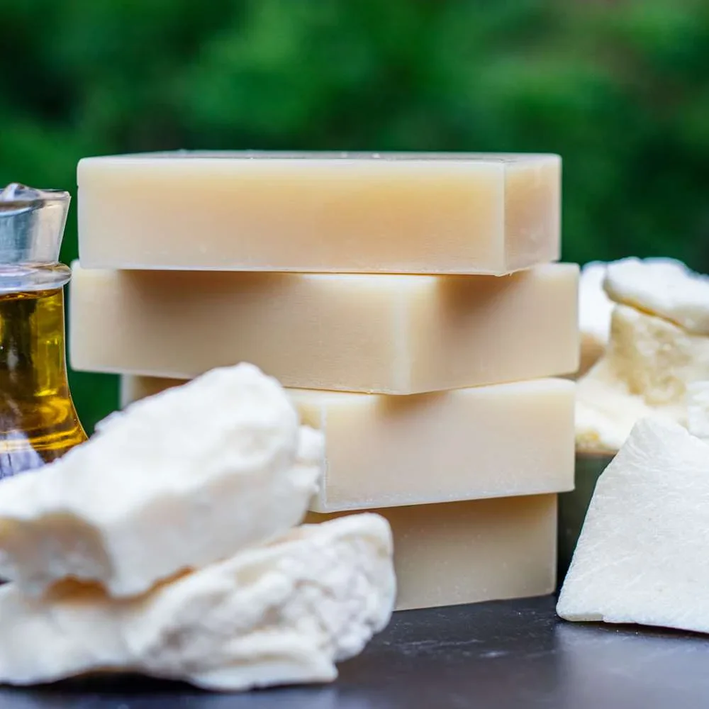 Moisturizing shampoo bar for dry or coarse hair