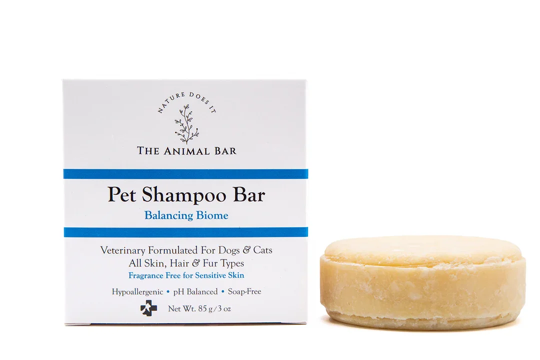 Hypoallergenic pet shampoo bar for dogs and cats with sensitive skin, eco-friendly and fragrance-free