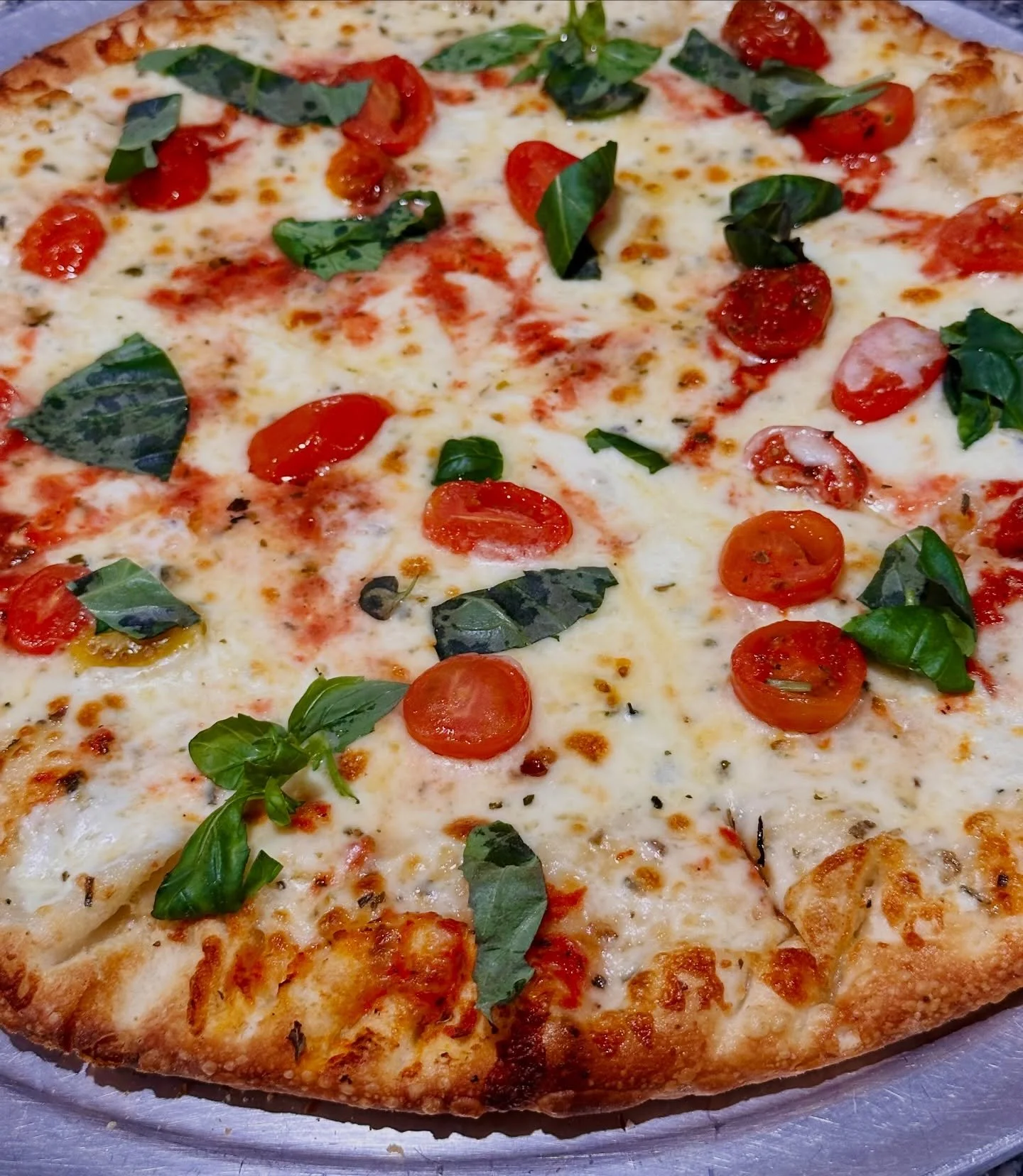 Simple ingredients. Perfect execution. 🍕🇮🇹

Our Margherita &mdash; fresh mozzarella, tomato, basil, and that signature crust&hellip; because when it&rsquo;s done right, that&rsquo;s all you need.

Clean. Classic. Always hits.

🍅 Fresh tomatoes
🌿