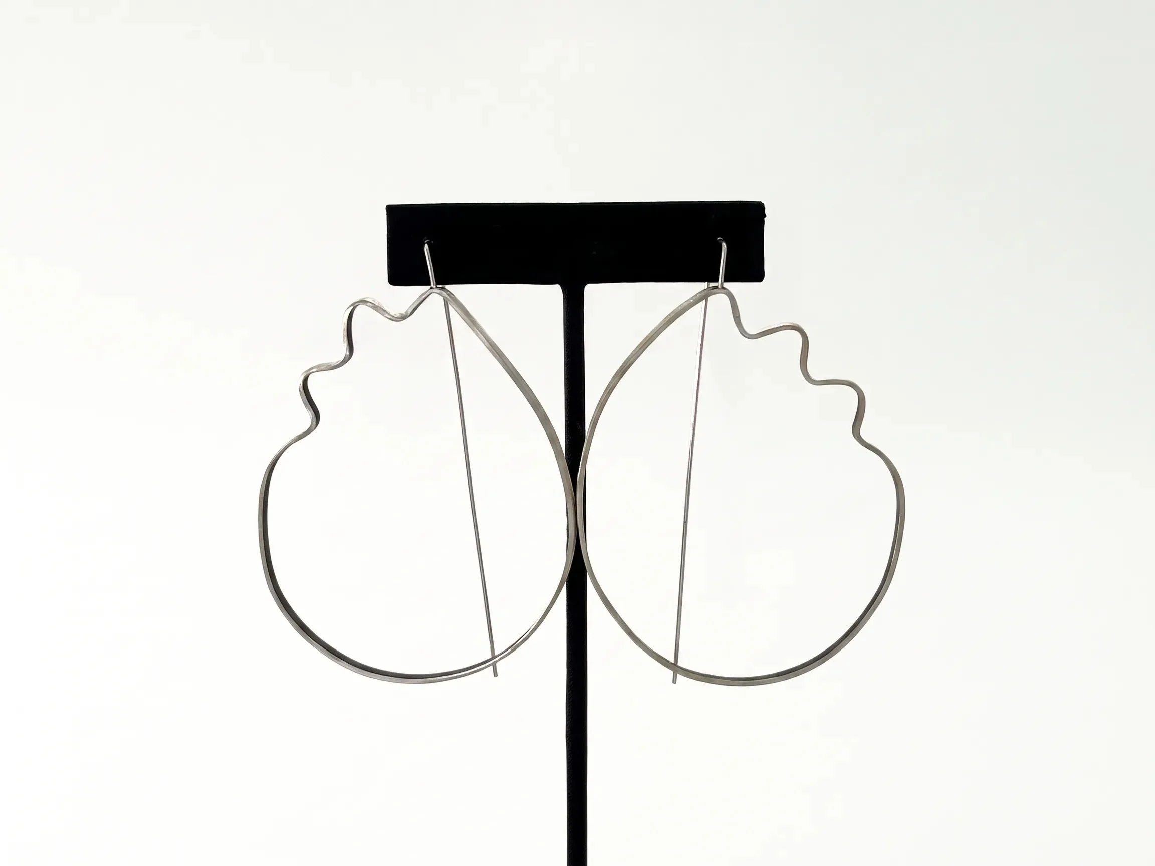 XL loop with side wave, dangle