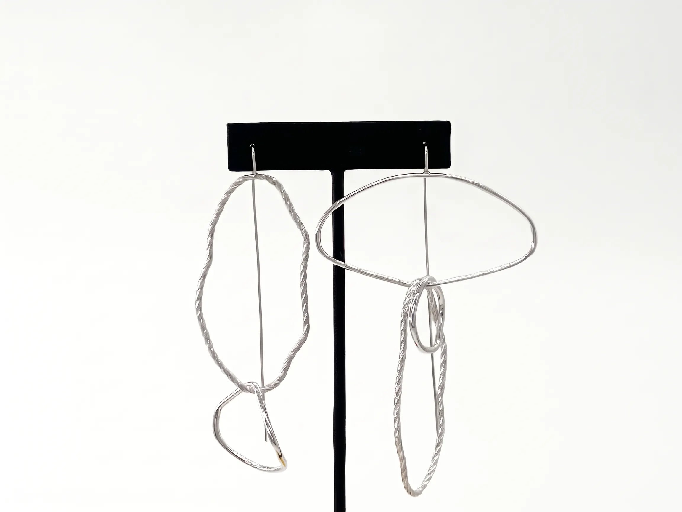 Dusters-twisted wire hoops mismatch, dangle