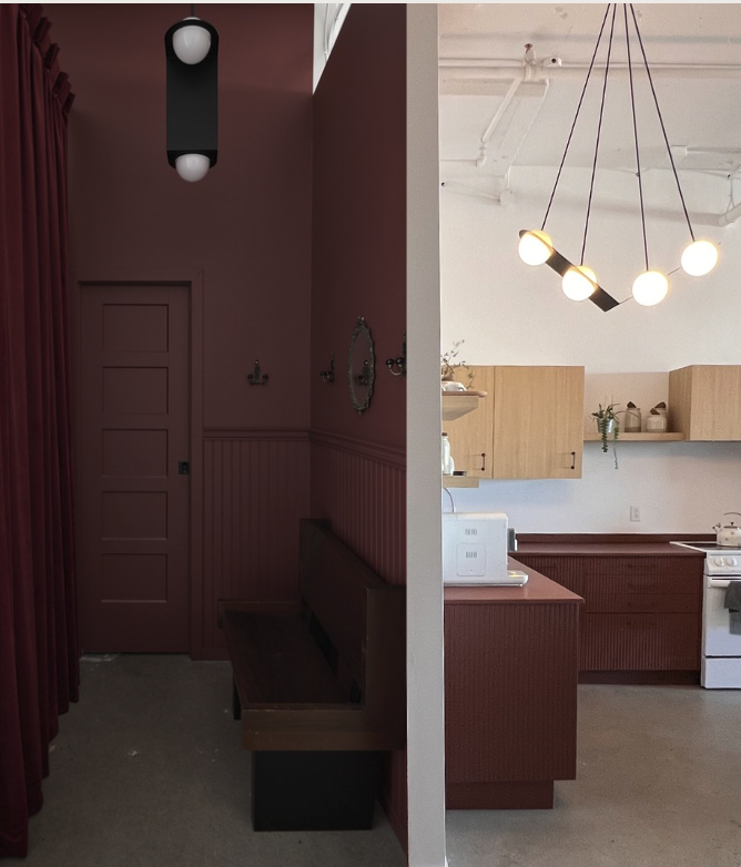 Salle d'entrée et la cuisine, contraste, sombre et claire, rouge et beige, bois, art déco