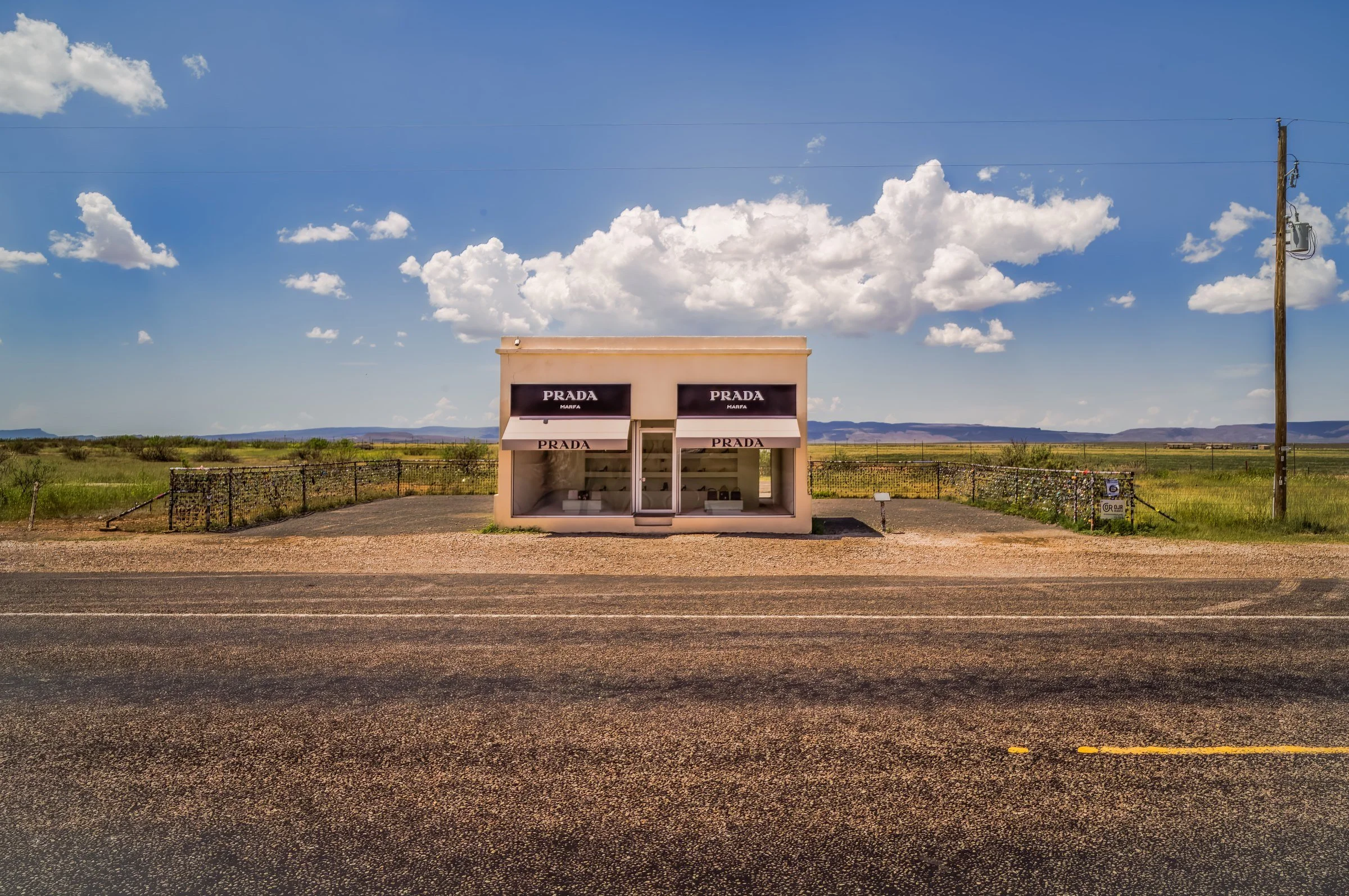 Prada Marfa, Valentine Texas
