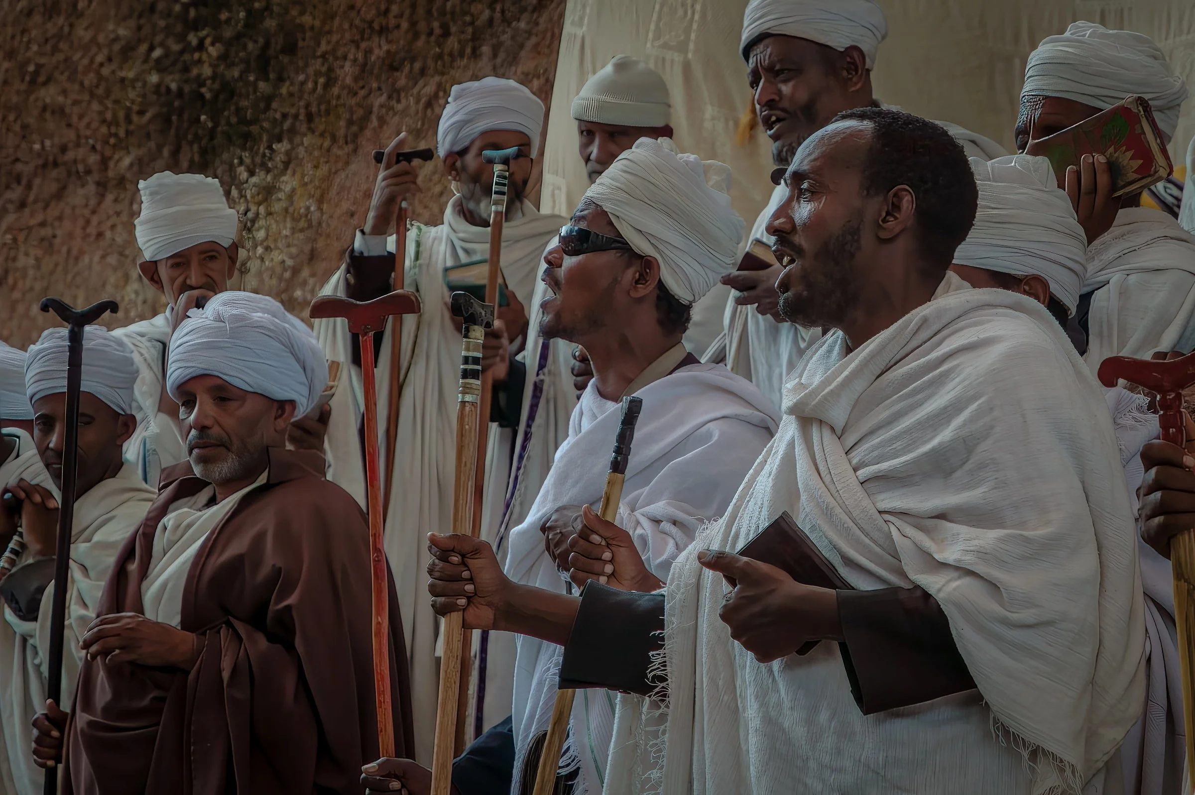 Priests gathering to sing hymns and perform Mahlet, "chanting"