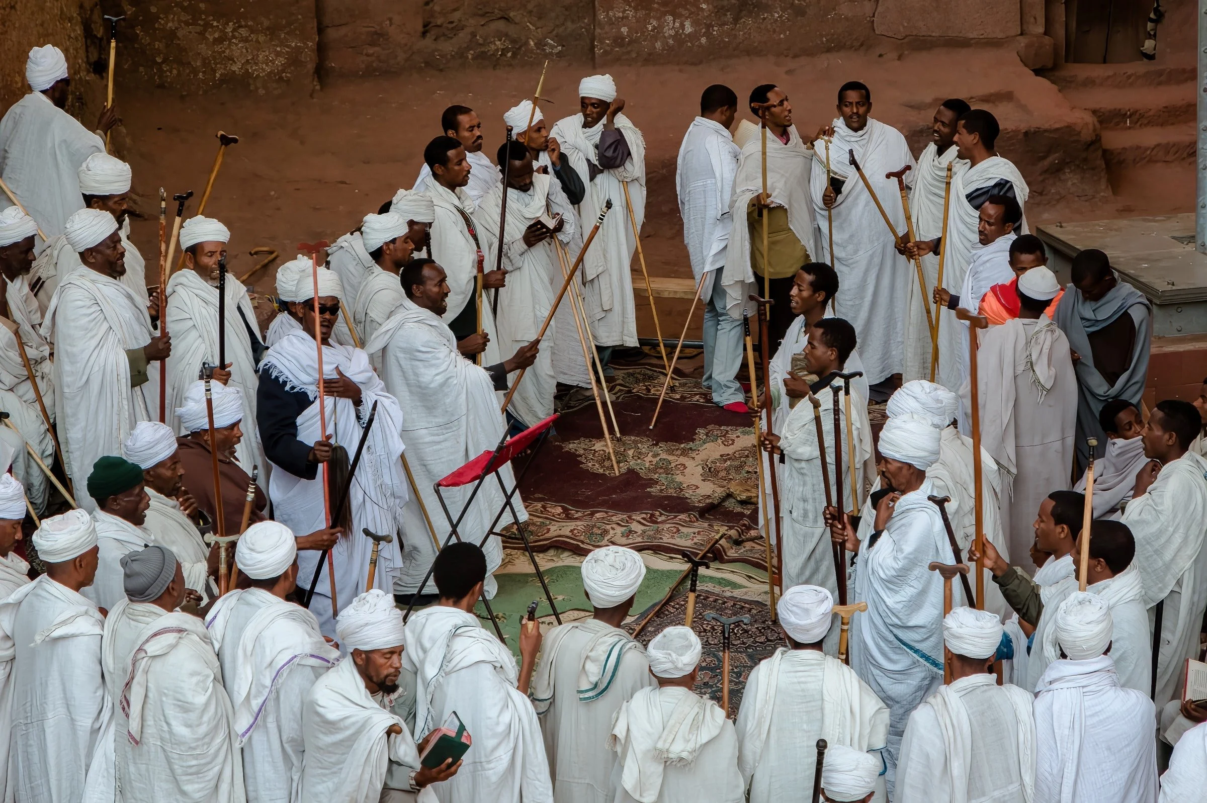 Priests gathering to sing hymns and perform Mahlet, "chanting"