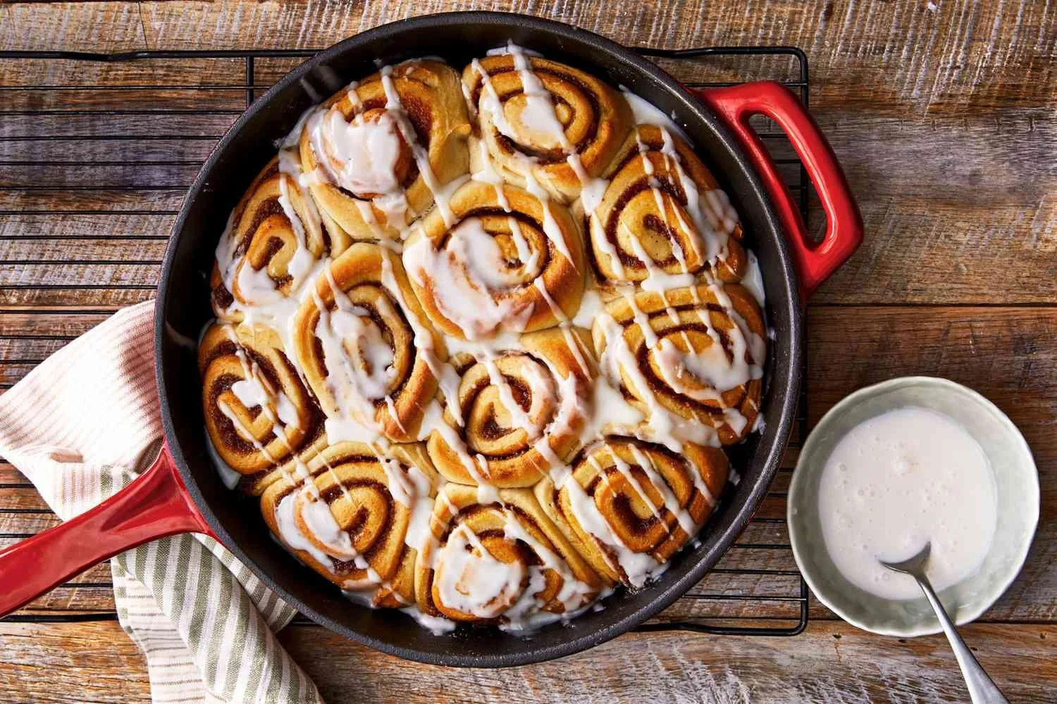 2628601_Apple_Butter_Cinnamon_Rolls_with_Apple_Cider_Glaze_156-2000-88f97820add84cea9481a01be10025e6.jpg
