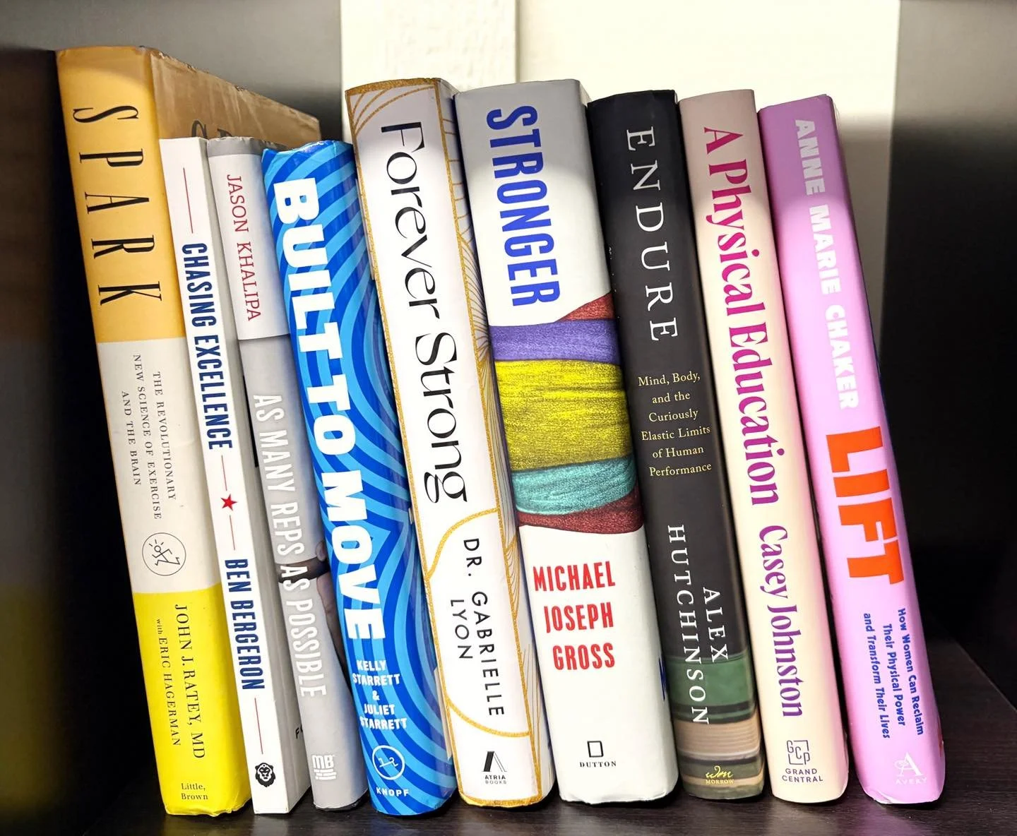 Need something to read over the holidays? Check out the books at Ocon CrossFit! From how the chemicals in our bodies work to why women should lift more, we&rsquo;ve got books on all things fitness &amp; health. 📚
#lakecountry #lakecountrywi #oconcro