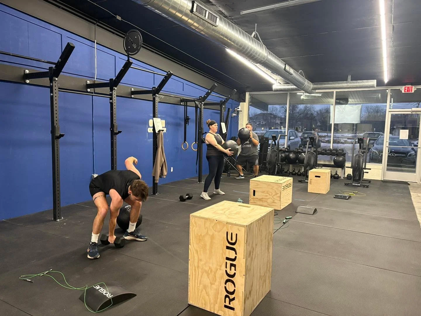 Even when it snows and temps are below zero, our athletes get the work done! 💪🏻 
Want to join a community that is worth venturing into an arctic tundra for? Drop into a class today! ❄️
#functionalmovement #lakecountry #lakecountrywi #oconcrossfit #