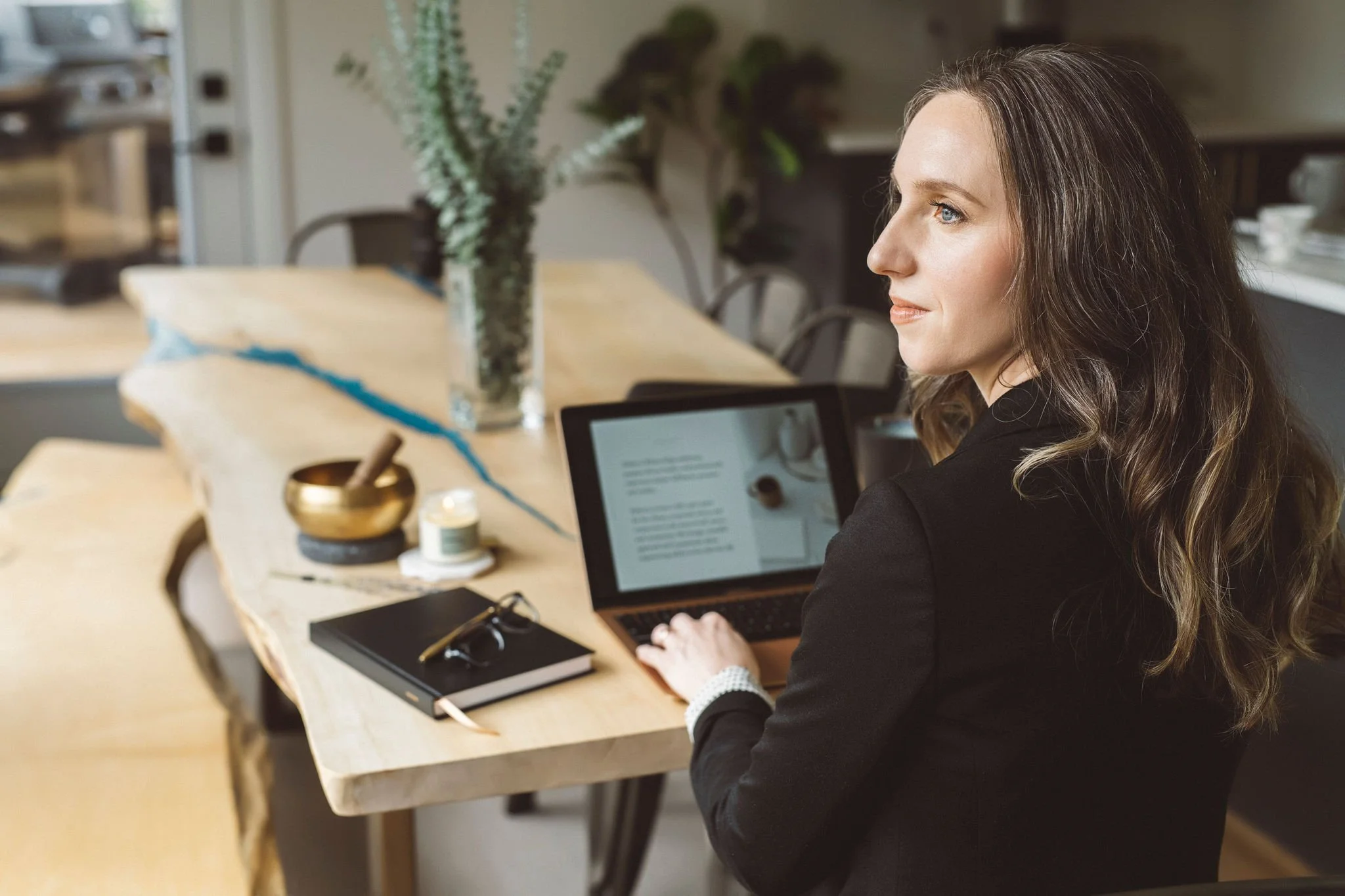 A woman on her desk looking outside