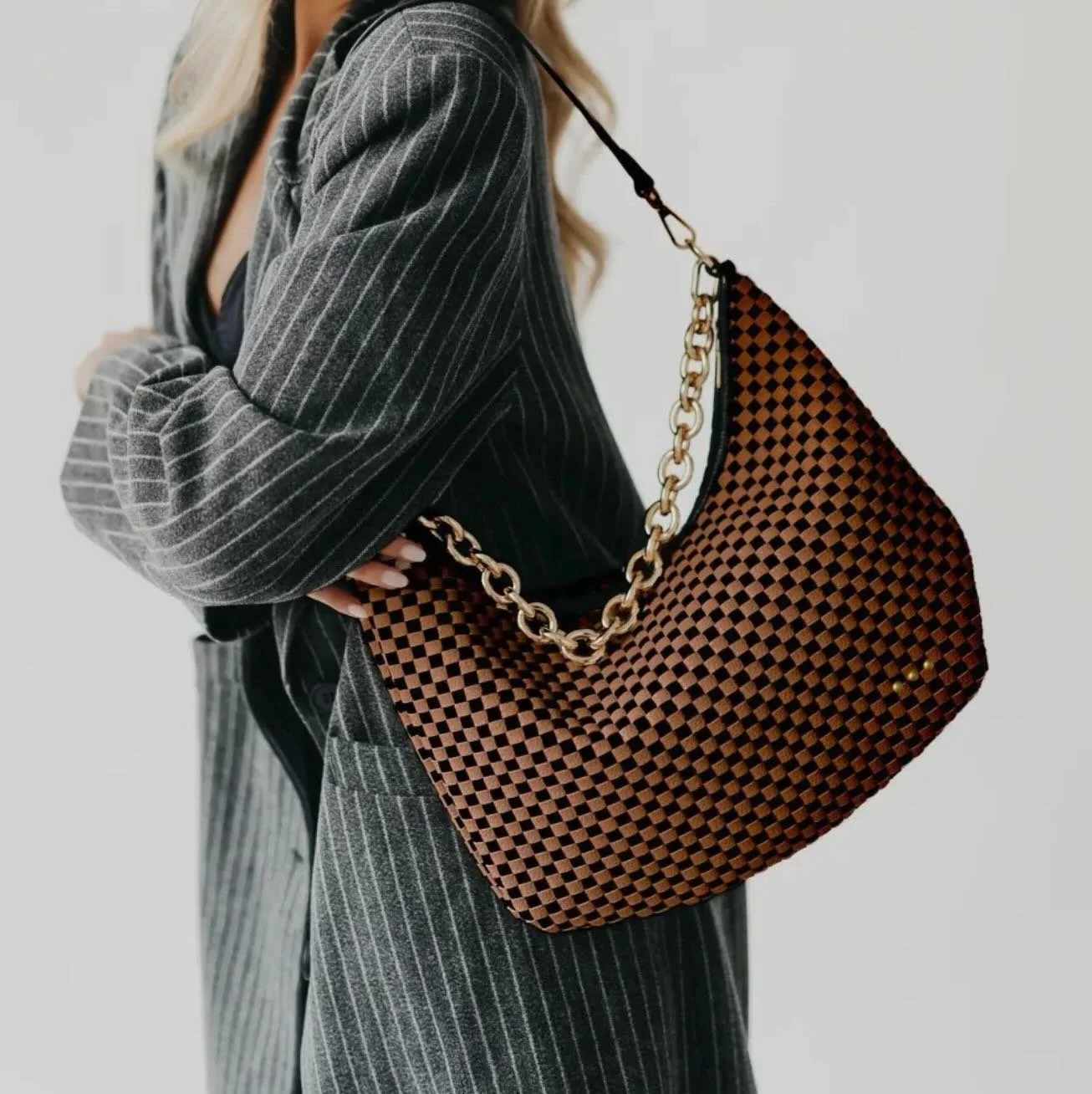 🚨SALE ALERT🚨

Tomorrow ALL bags and purses are 20% off!! Now&rsquo;s your chance to buy that bag you have been wanting! The Westlyn Woven bag is the perfect bag for someone looking for a stylish and practical cross body. It&rsquo;s the perfect size