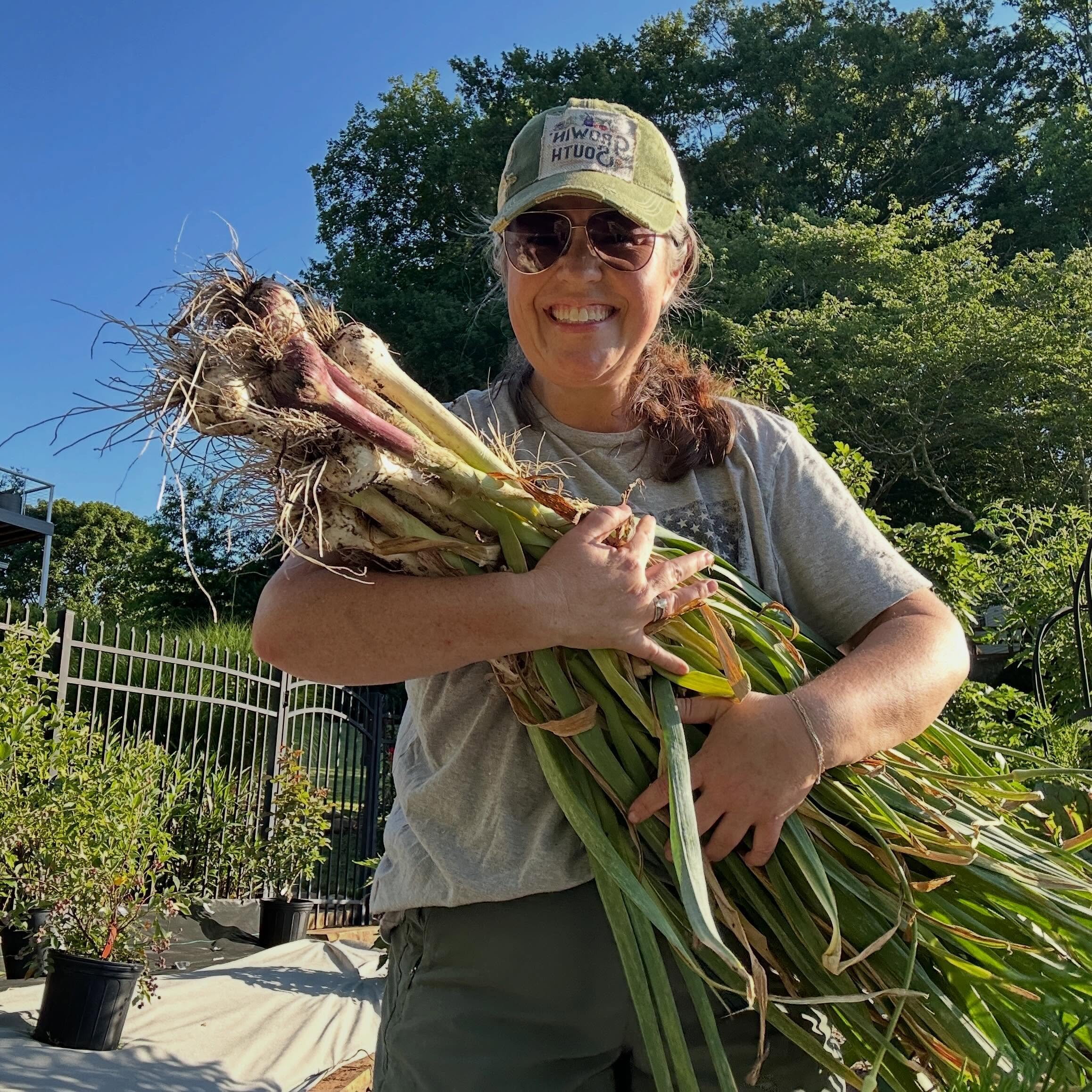 This weekend&rsquo;s harvest:

🥒 Cucumbers
🧄 Garlic
🫛 Dragon beans
🎃 Squash
🍅 A handful of cherry tomatoes

Will a kitchen garden replace my grocery store?

No.

But that&rsquo;s never been the goal.

A few cucumbers become a batch of pickles.
F